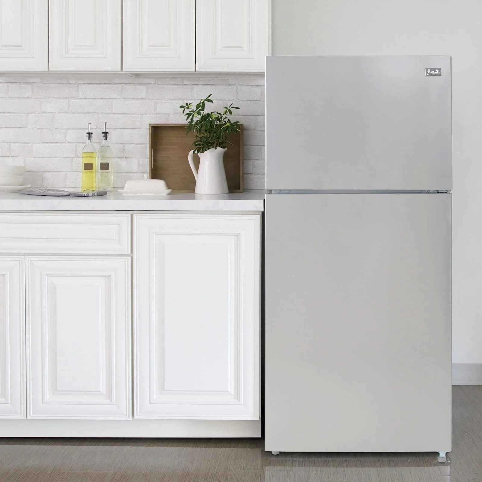 FF18D0W4 Avanti Frost-Free Apartment Size Refrigerator, 18.0 cu. ft. - White / 18 cu. ft. - Image 14