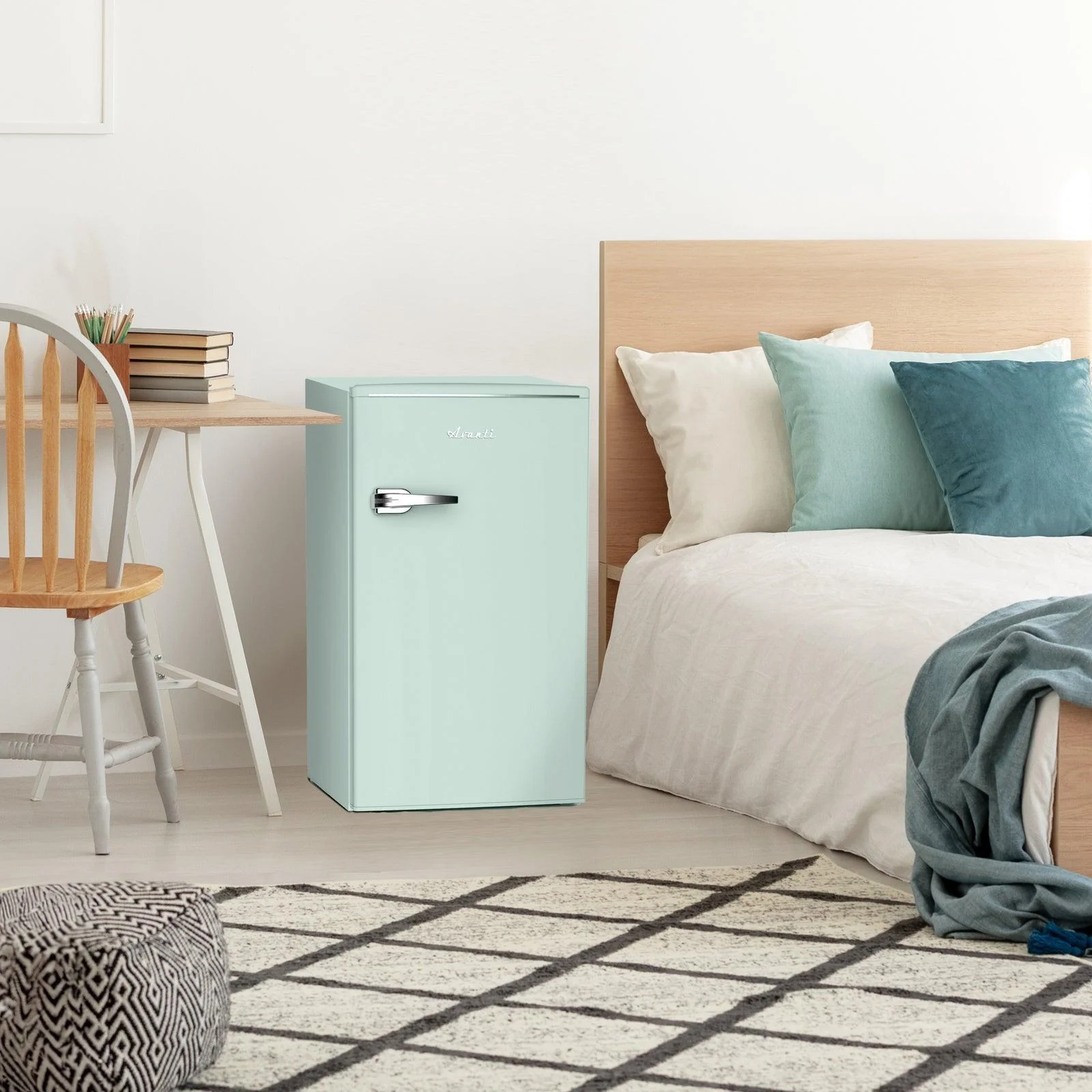 RMRS31X7GIS Avanti 3.0 Cu. Ft. Retro Compact Refrigerator - Seafoam Green - Image 25