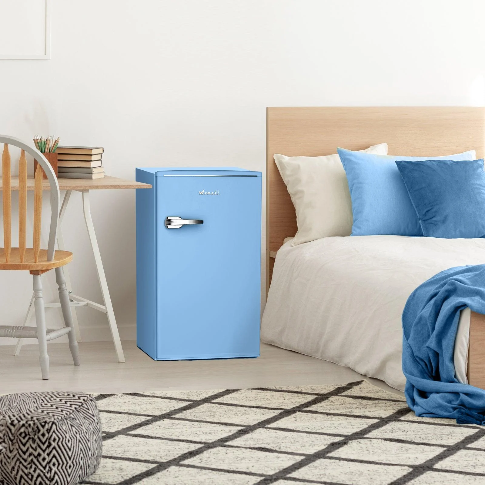 RMRS31X7GIS Avanti 3.0 Cu. Ft. Retro Compact Refrigerator - Seafoam Green - Image 32