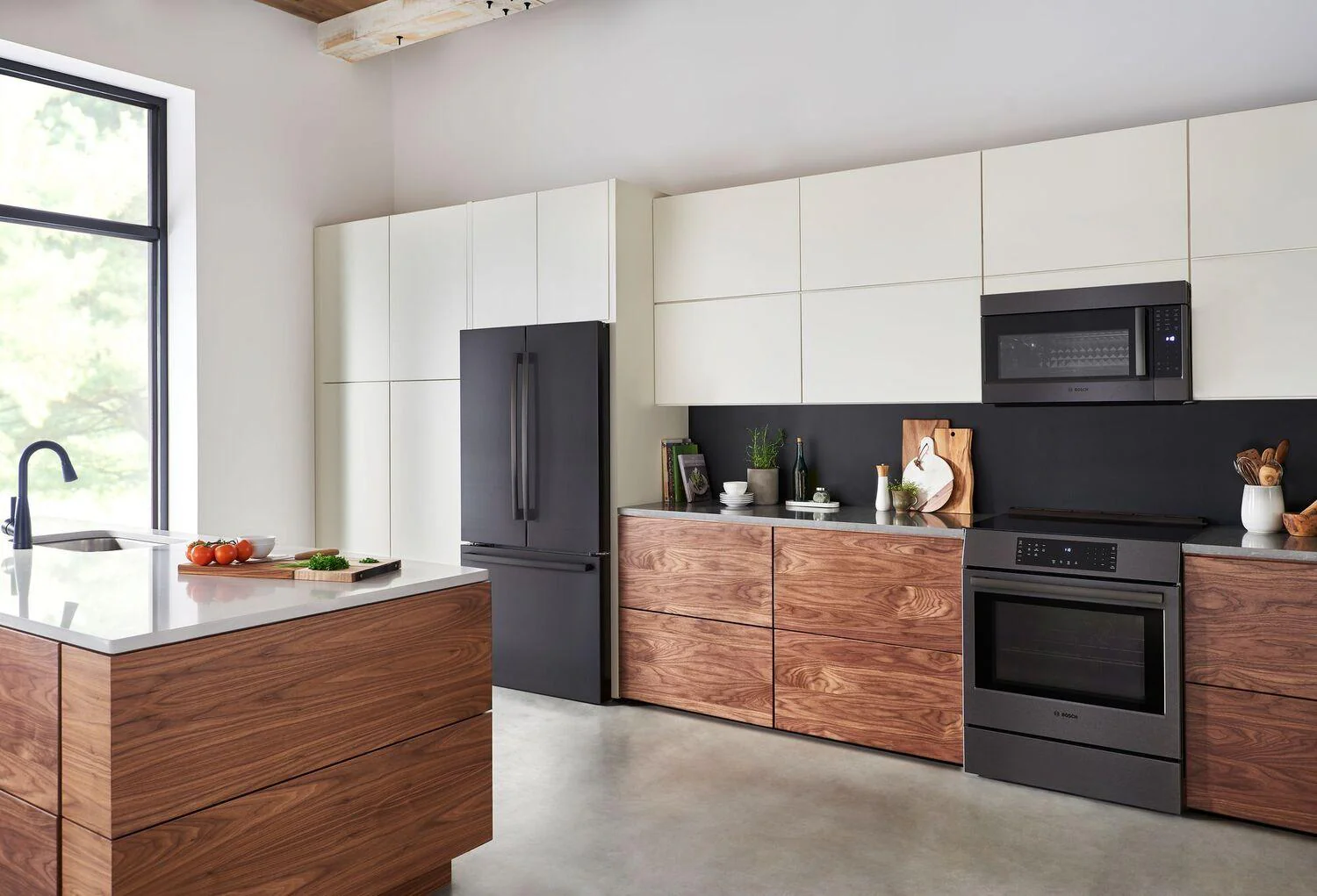 Bosch 800 Series Over-The-Range Microwave 30" Left SideOpening Door, Black Stainless Steel HMV8044U - Image 2
