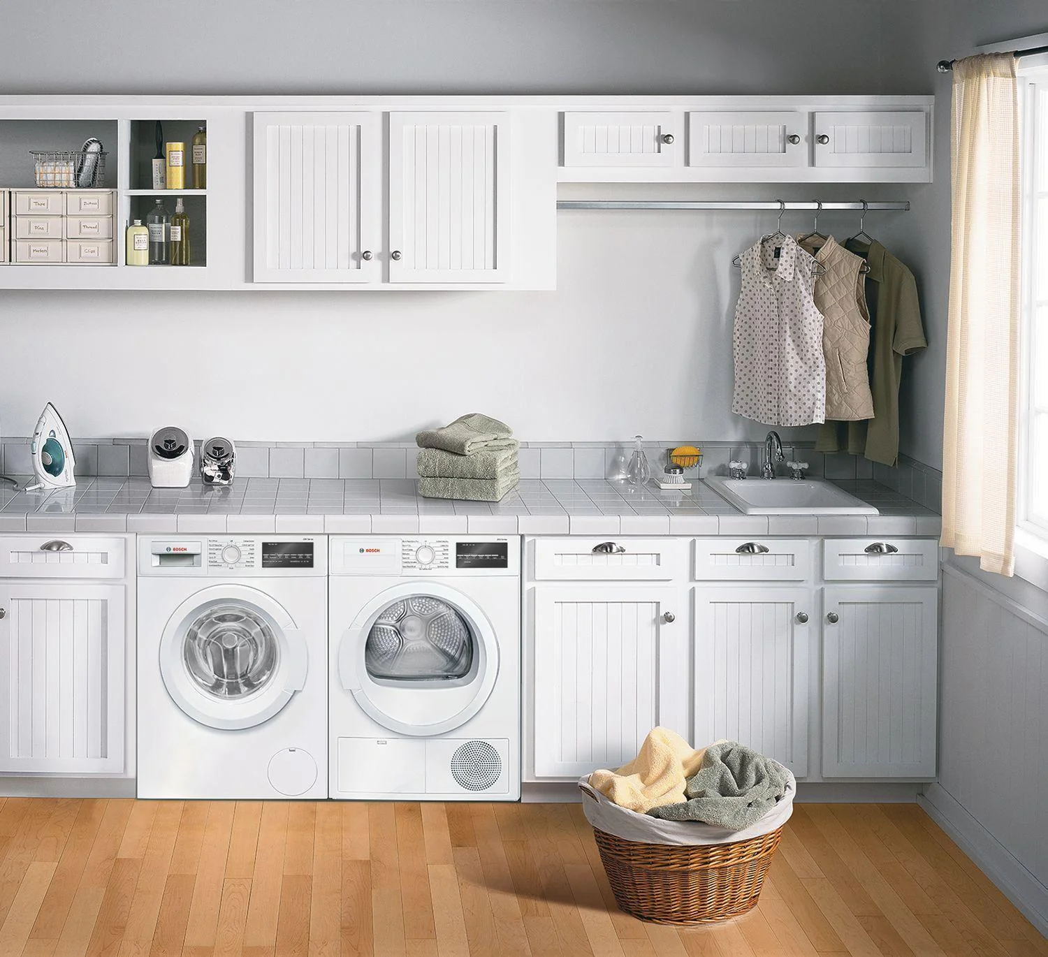 300 Series Washer - 208/240V, Cap. 2.2 cu.ft., 15 Cyc.,1,400 RPM, 54 dBA White/Door, ENERGY STAR - Image 5