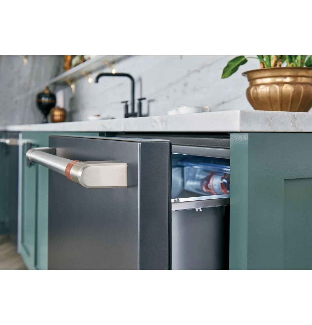 Cafe CDE06RP3ND1 CAF(EBACK)™ 5.7 Cu. Ft. Built-In Dual-Drawer Refrigerator - Image 10