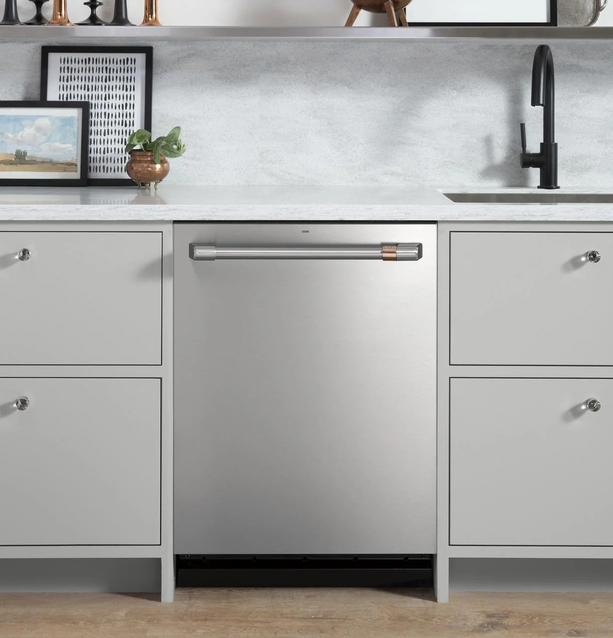 Cafe Caf(eback)™ ENERGY STAR® Stainless Steel Interior Dishwasher with Sanitize and Ultra Wash - Image 8