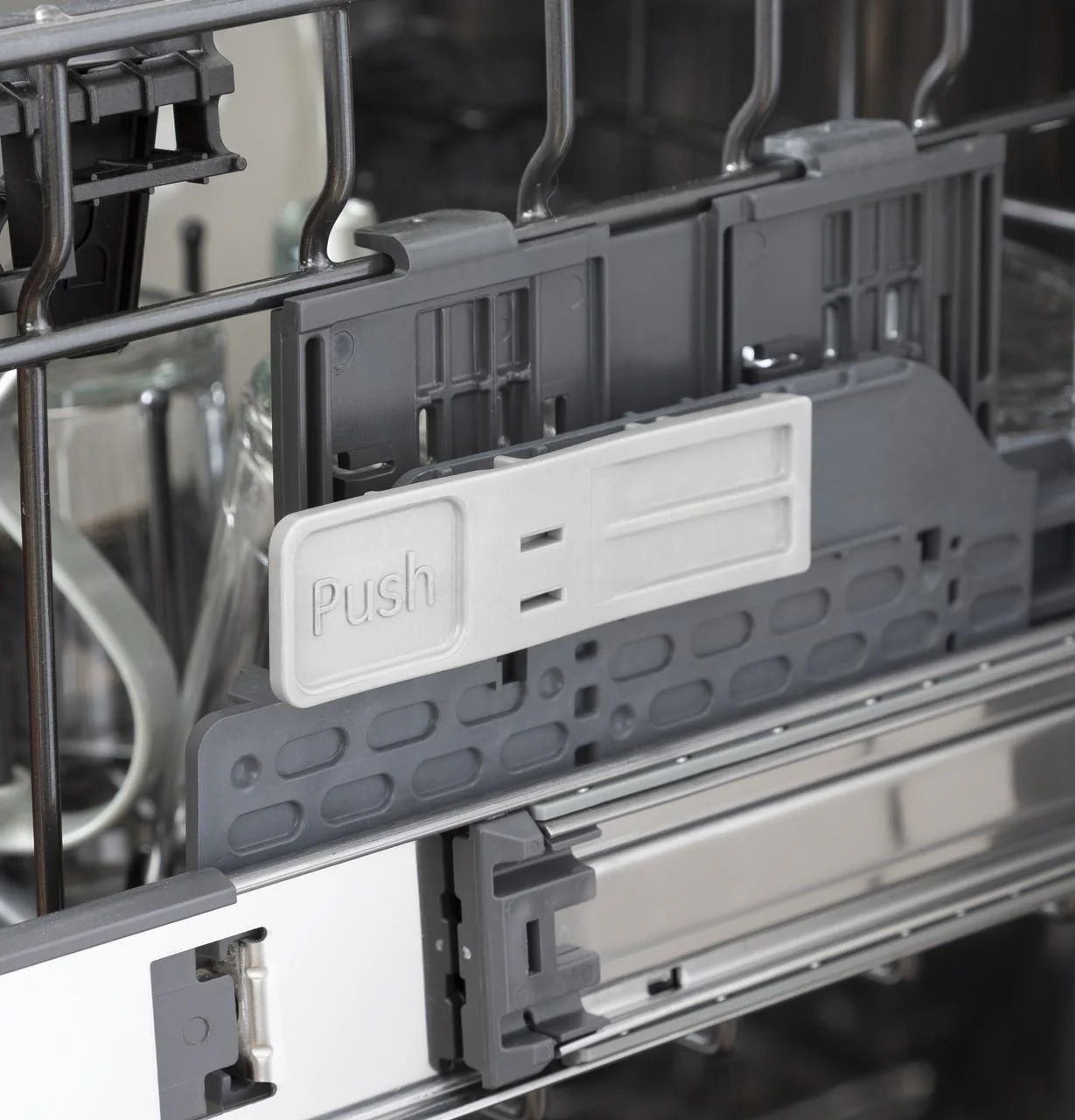 Caf(eback)™ Stainless Steel Interior Dishwasher with Sanitize and Ultra Wash & Dry in Platinum Glass - Image 9