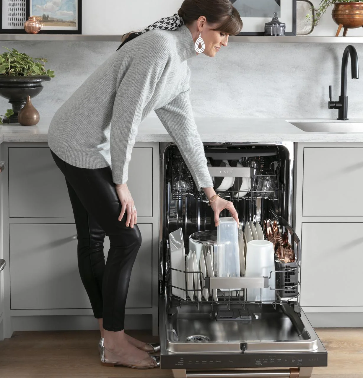 Cafe Caf(eback)™ ENERGY STAR® Stainless Steel Interior Dishwasher with Sanitize and Ultra Wash - Image 28
