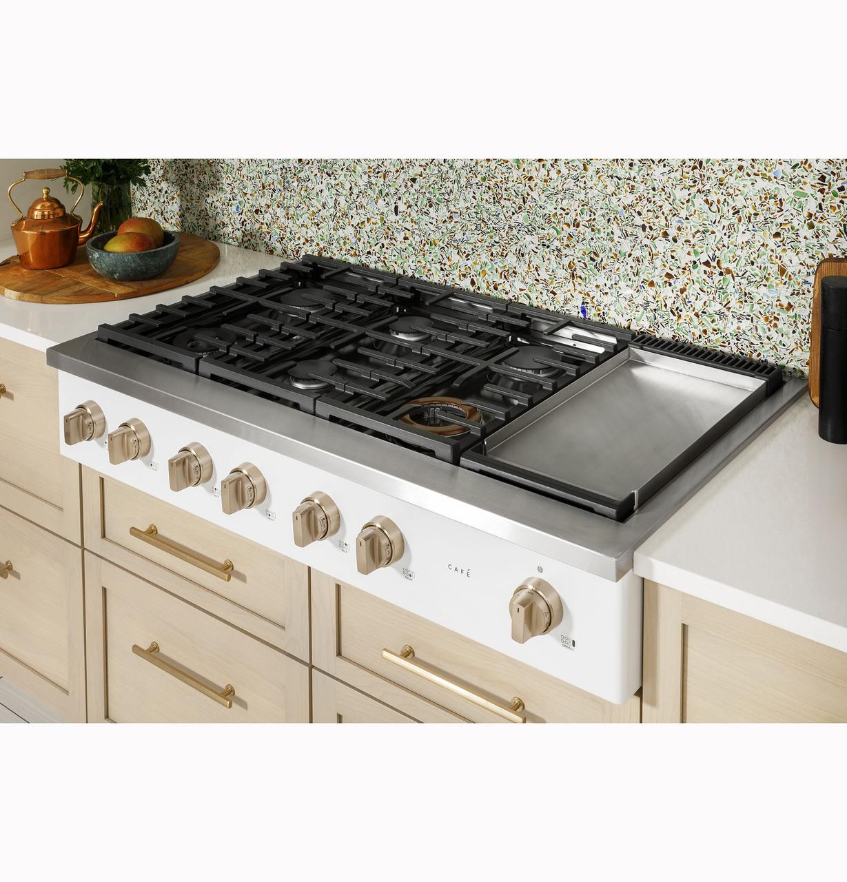 Cafe CGU486P2TS1 CAF(EBACK)™ 48" Commercial-Style Gas Rangetop with 6 Burners and Integrated Griddle (Natural Gas) - Image 4
