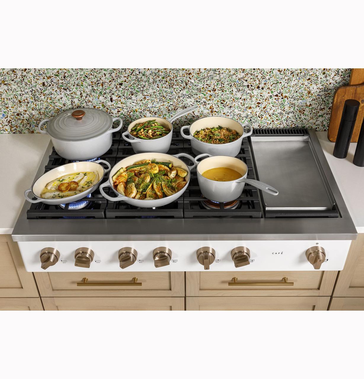 Cafe CGU486P3TD1 CAF(EBACK)™ 48" Commercial-Style Gas Rangetop with 6 Burners and Integrated Griddle (Natural Gas) - Image 13