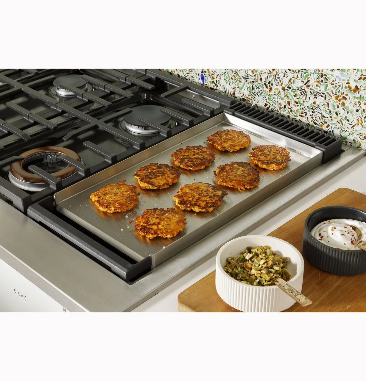 Cafe CGU486P3TD1 CAF(EBACK)™ 48" Commercial-Style Gas Rangetop with 6 Burners and Integrated Griddle (Natural Gas) - Image 17