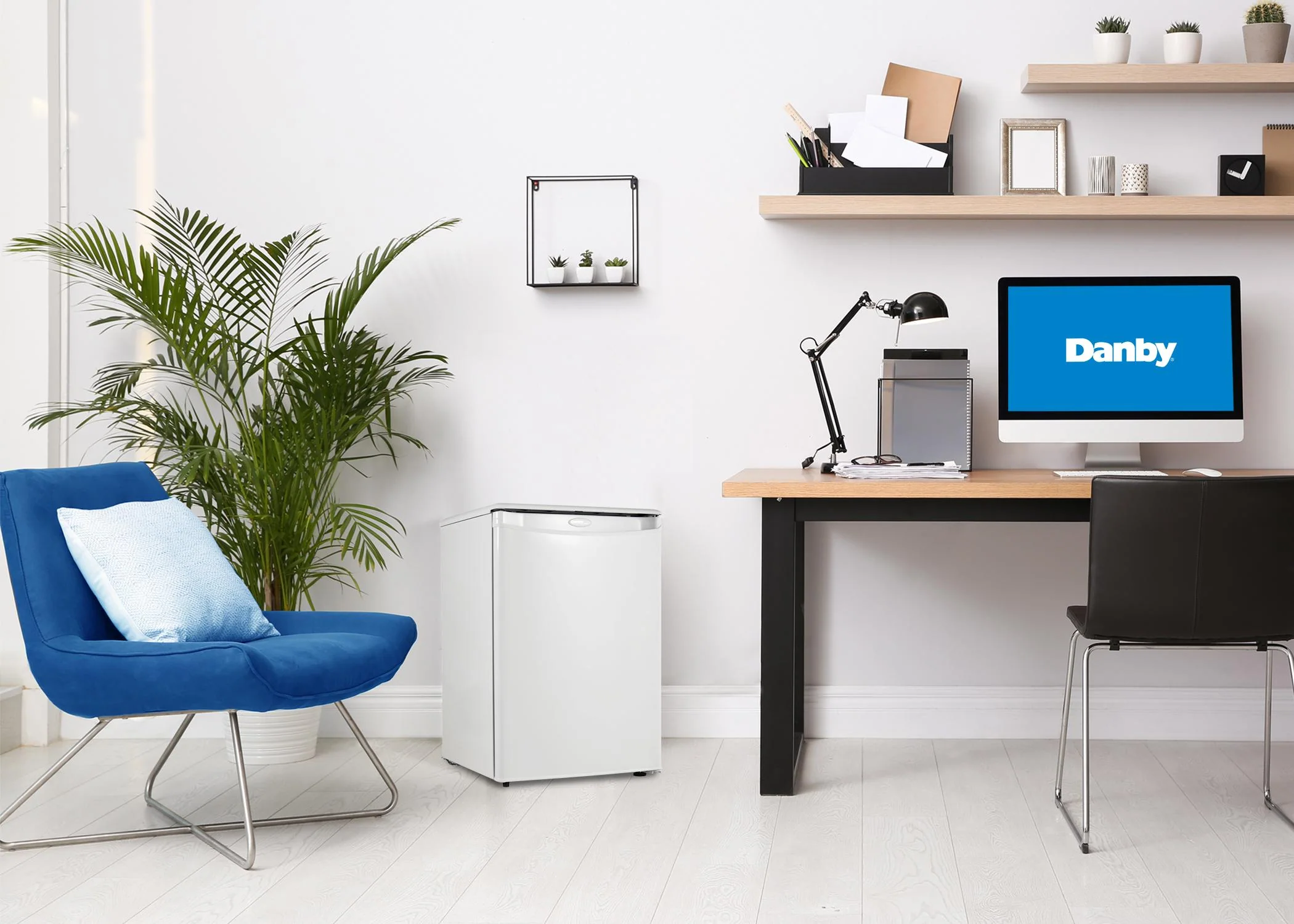 DAR026A1WDD Danby 2.6 cu. ft. Compact Fridge in White - Image 9
