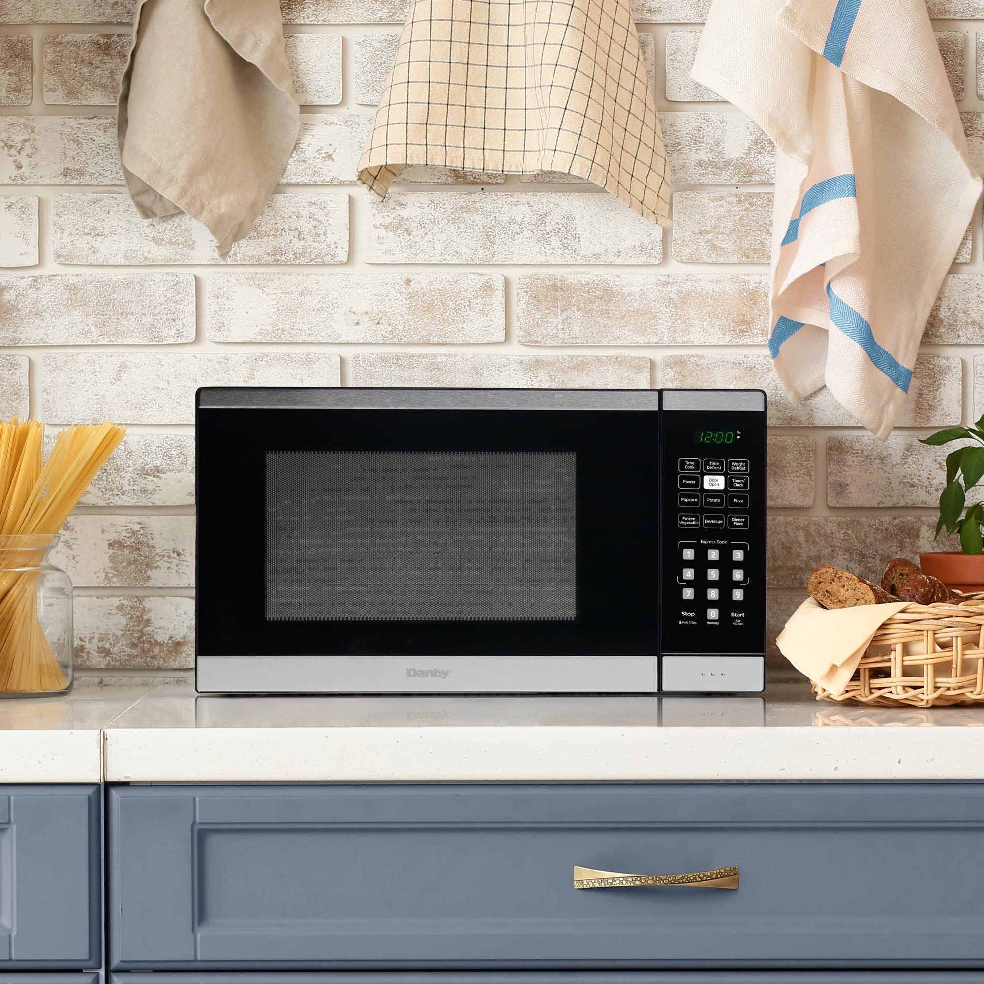 DBMW0925BBS Danby 0.9 cu. ft. Countertop Microwave in Black and Stainless Steel - Image 4