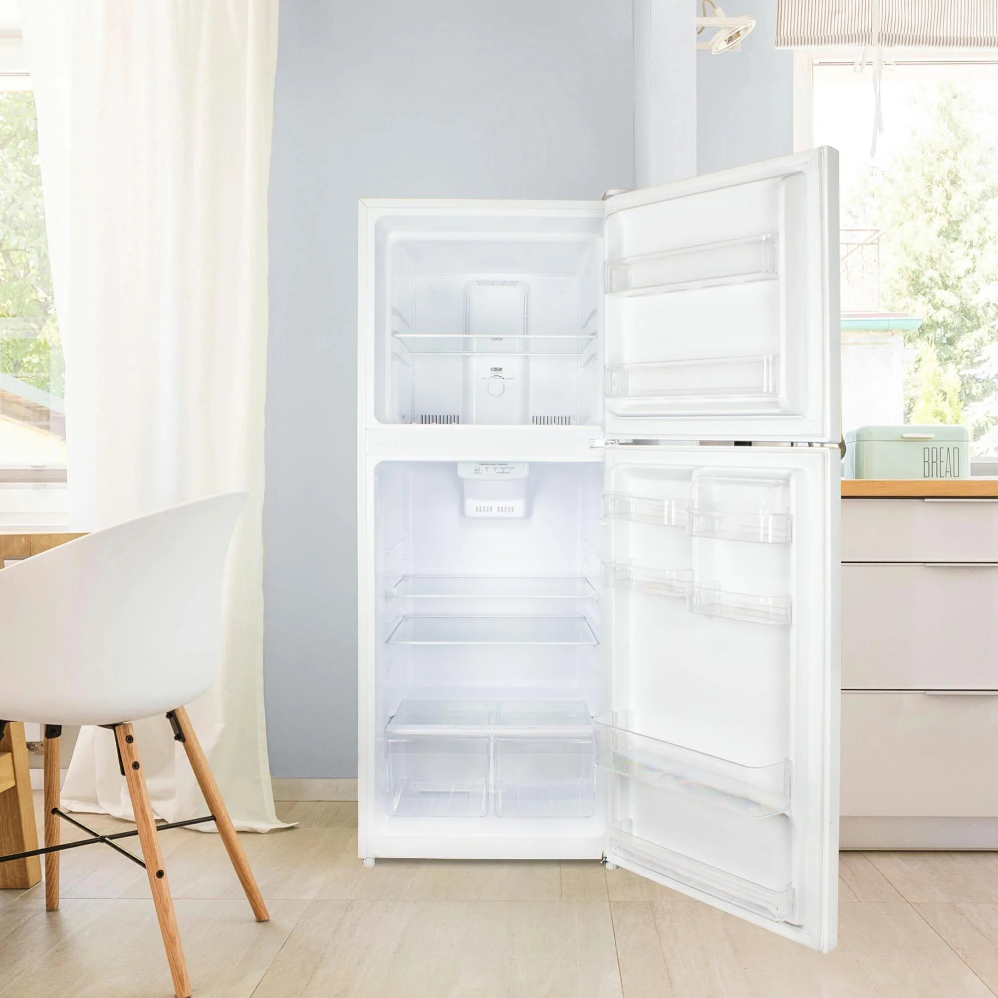 DFF116B1WDBR Danby 11.6 cu. ft. Apartment Size Fridge Top Mount in White - Image 3