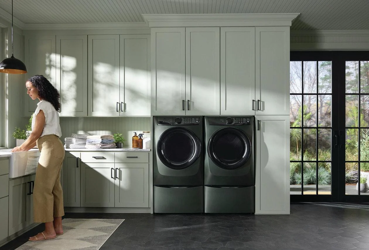 Electrolux ELFG7738AA Front Load Perfect Steam™ Gas Dryer with LuxCare® Dry and Instant Refresh - 8.0 Cu. Ft. - Image 19