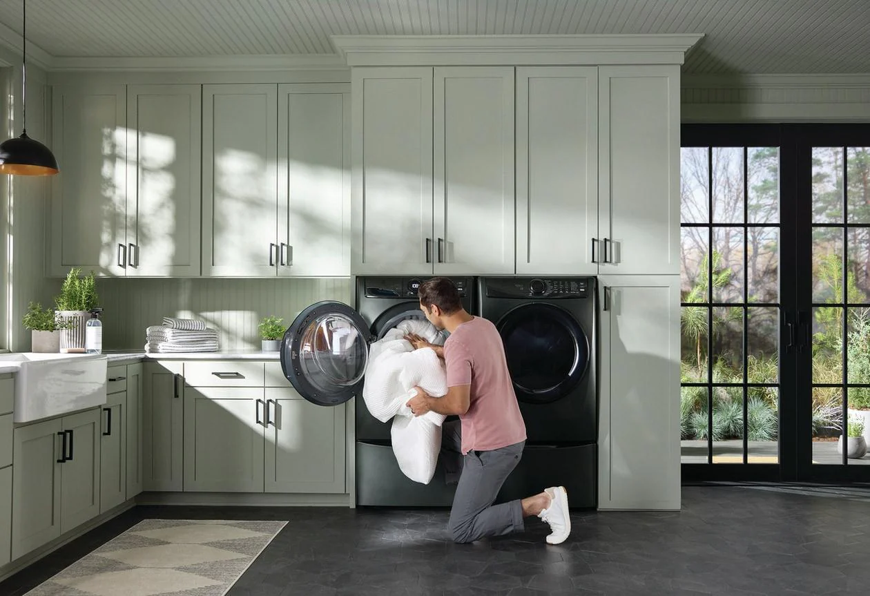 Electrolux ELFG7738AA Front Load Perfect Steam™ Gas Dryer with LuxCare® Dry and Instant Refresh - 8.0 Cu. Ft. - Image 20