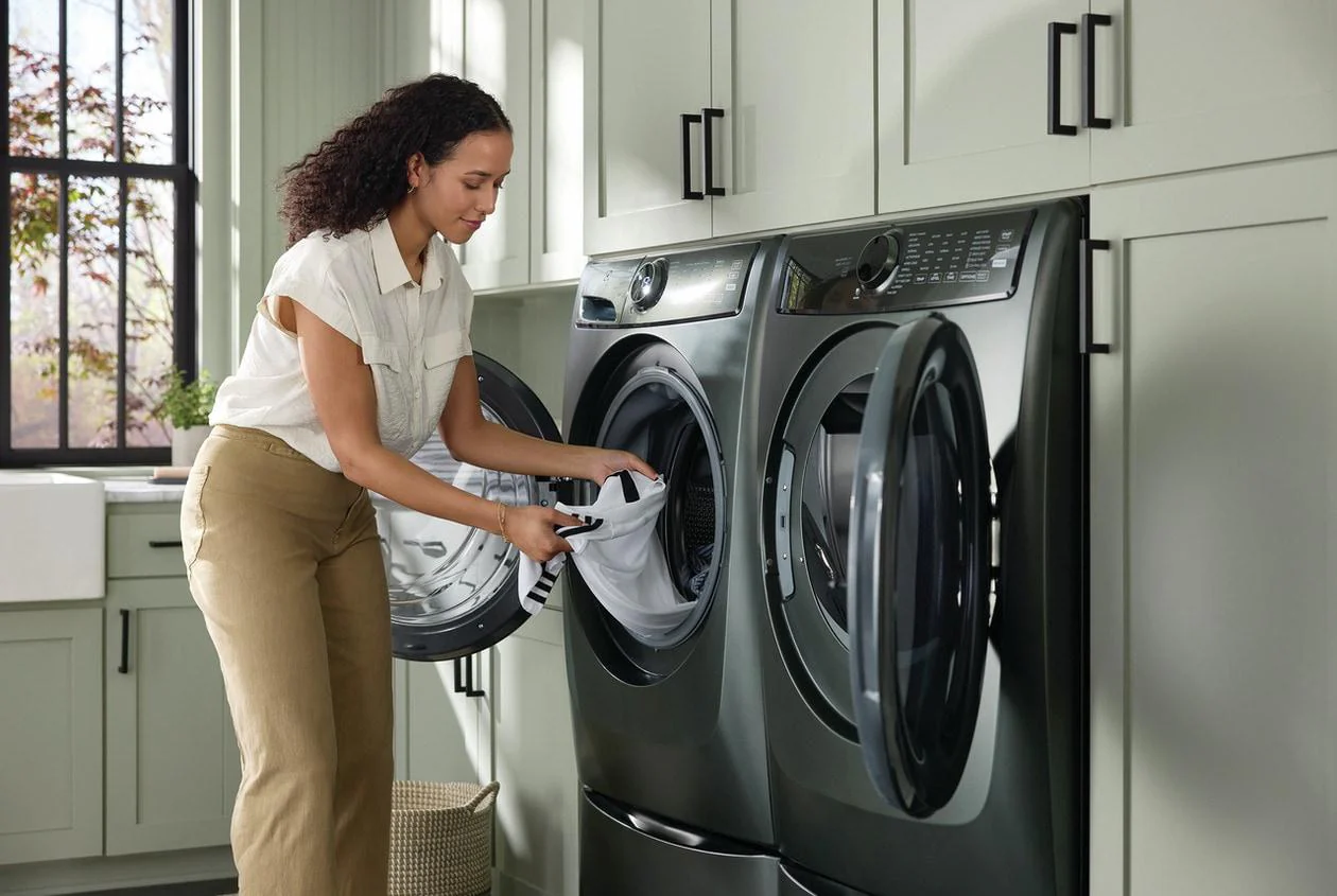 Electrolux ELFG7738AA Front Load Perfect Steam™ Gas Dryer with LuxCare® Dry and Instant Refresh - 8.0 Cu. Ft. - Image 25