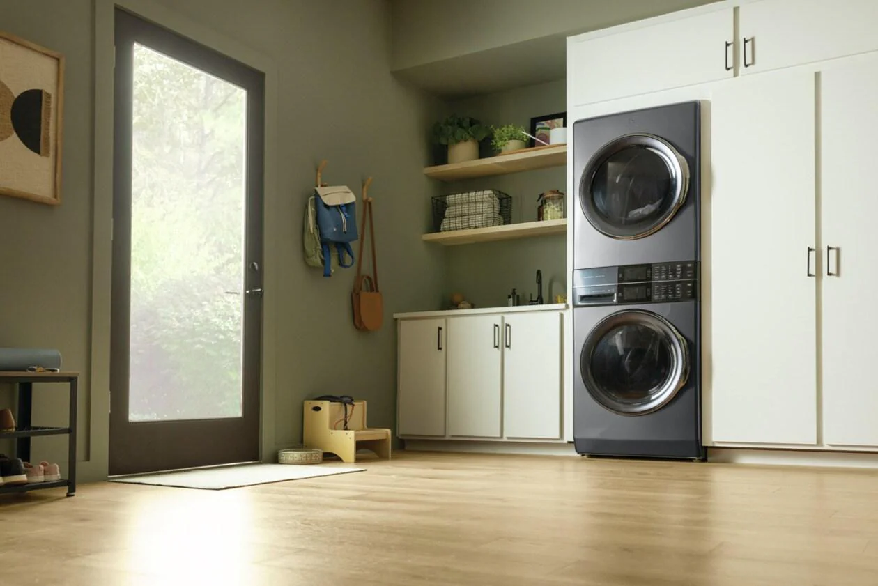 Electrolux ELTG7600AT Laundry Tower Single Unit Front Load 4.5 Cu. Ft. Washer & 8 Cu. Ft. Gas Dryer - Image 8