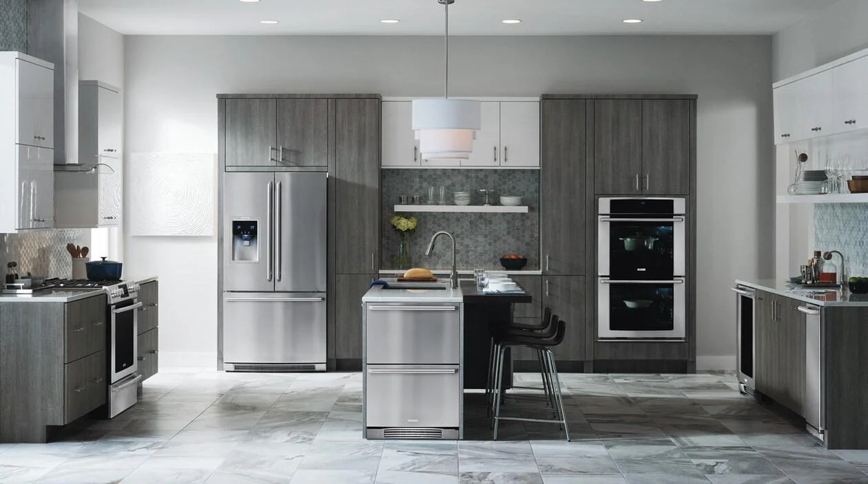 Electrolux UR15IM20RS 15" Ice Maker with Right Hinge Door - Image 2