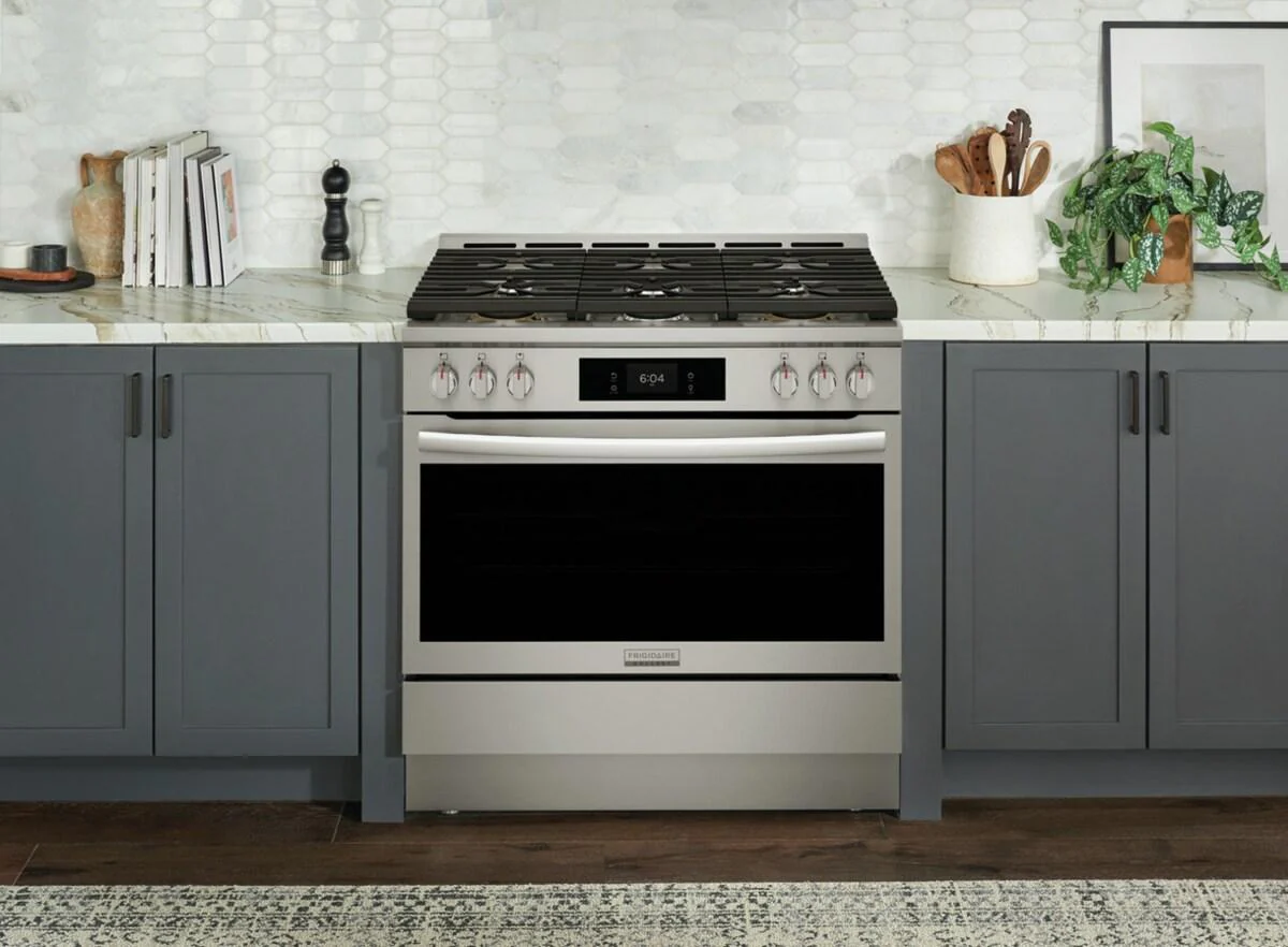Frigidaire GCFD3661AF 36" Dual-Fuel Range with Air Fry - Image 5