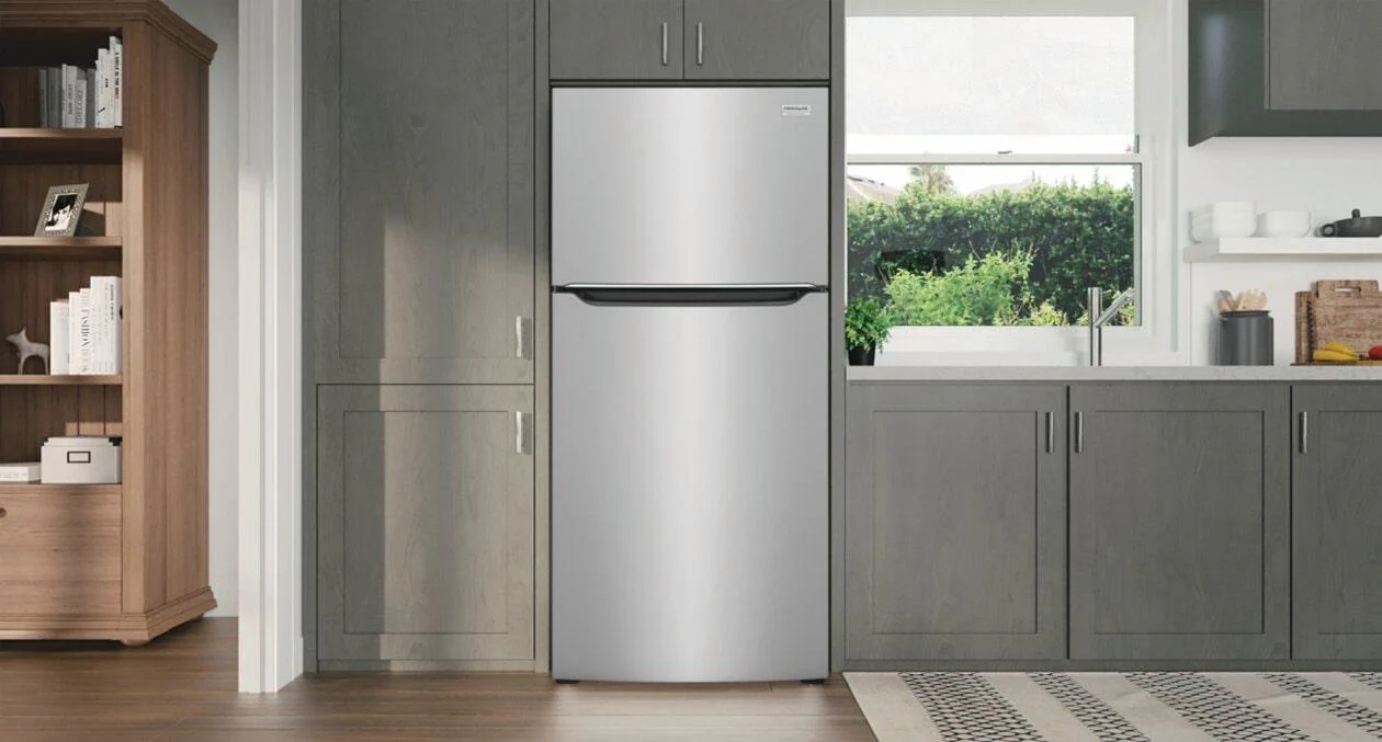 Frigidaire GRTE2055AF 20 Cu. Ft. Garage Ready Top Freezer Refrigerator - Image 4