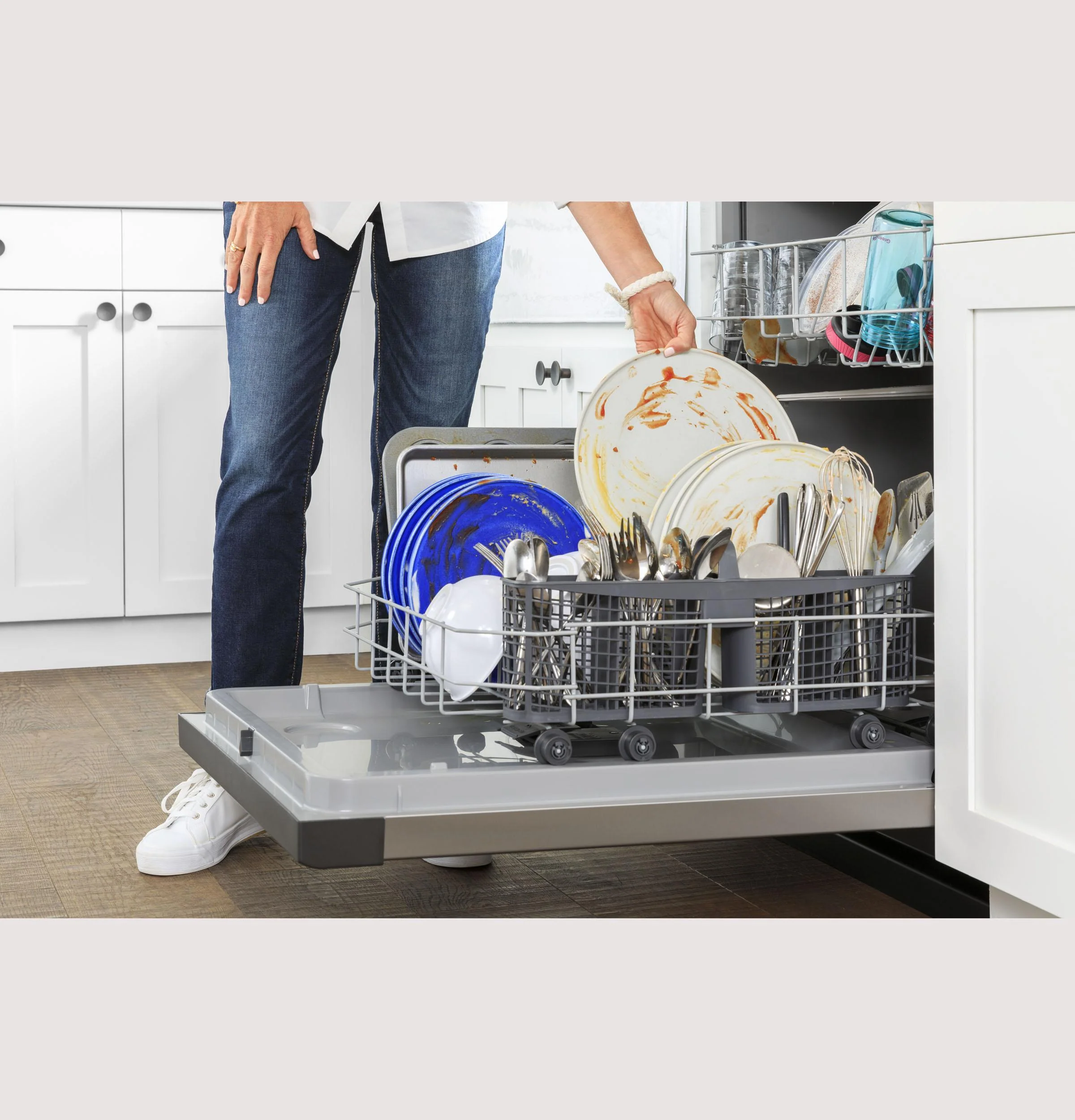 GDF511PGRWW GE® ENERGY STAR® Dishwasher with Front Controls with Power Cord - Image 7