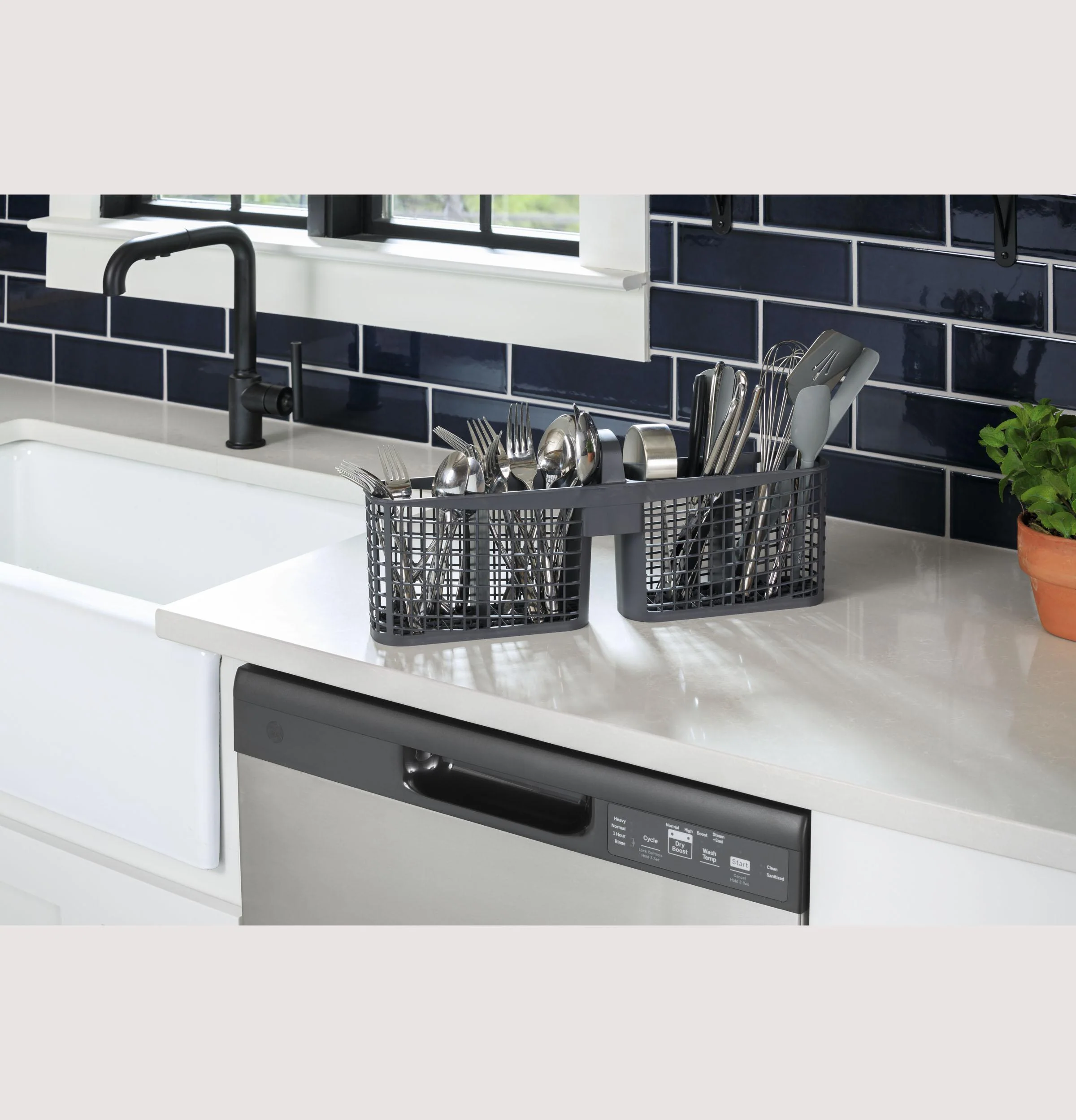 GDF535PGRBB GE® ENERGY STAR® Dishwasher with Front Controls - Image 9