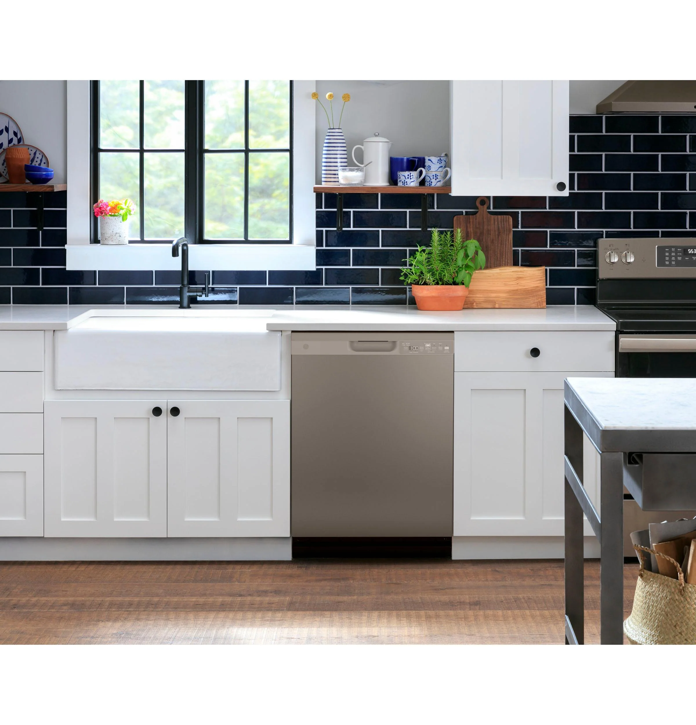GDF550PMRES GE® ENERGY STAR® Front Control with Plastic Interior Dishwasher with Sanitize Cycle & Dry Boost - Image 6