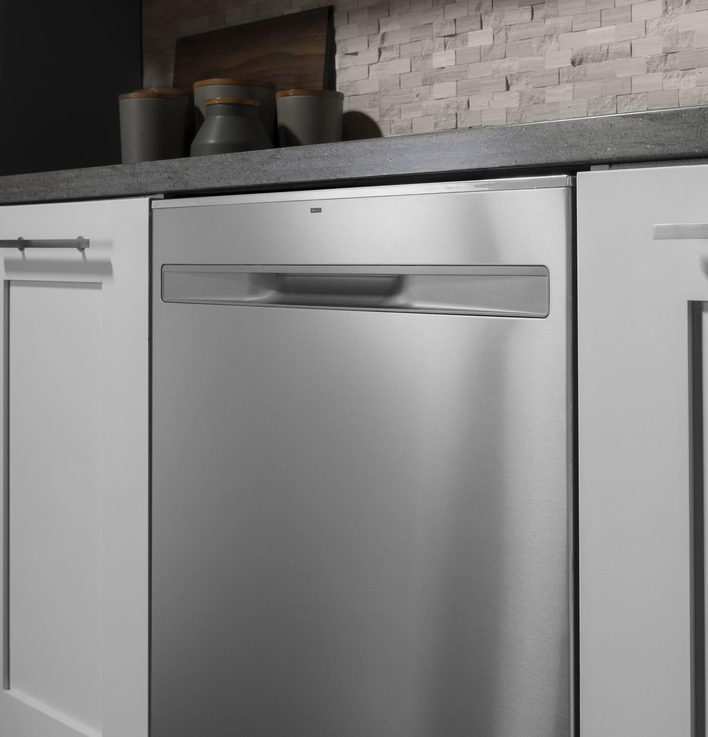 GE® Fingerprint Resistant Top Control with Stainless Steel Interior Dishwasher with Sanitize Cycle & Dry Boost with Fan Assist - Image 18