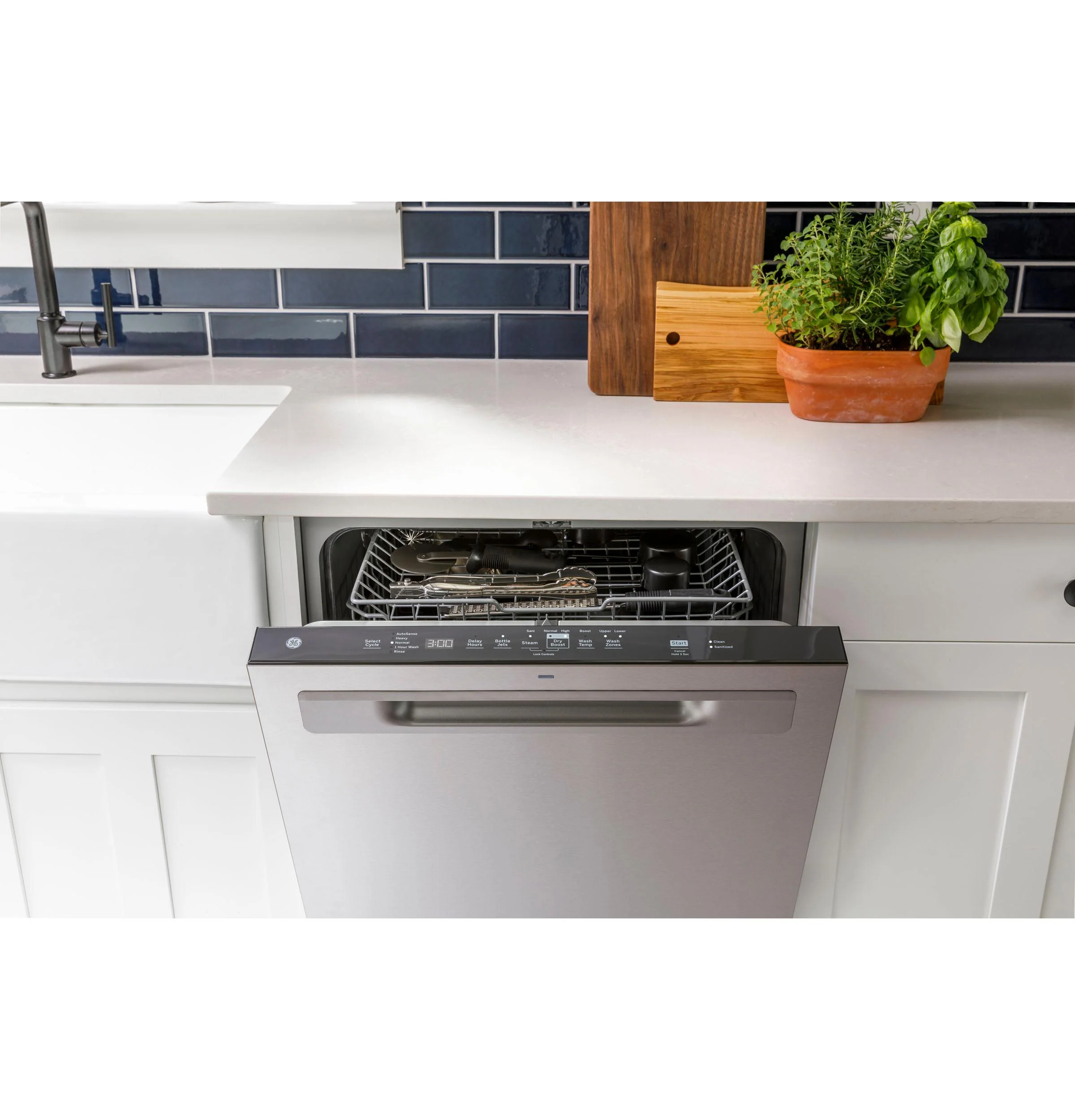GDT630PGRWW GE® ENERGY STAR® Top Control with Plastic Interior Dishwasher with Sanitize Cycle & Dry Boost - Image 11