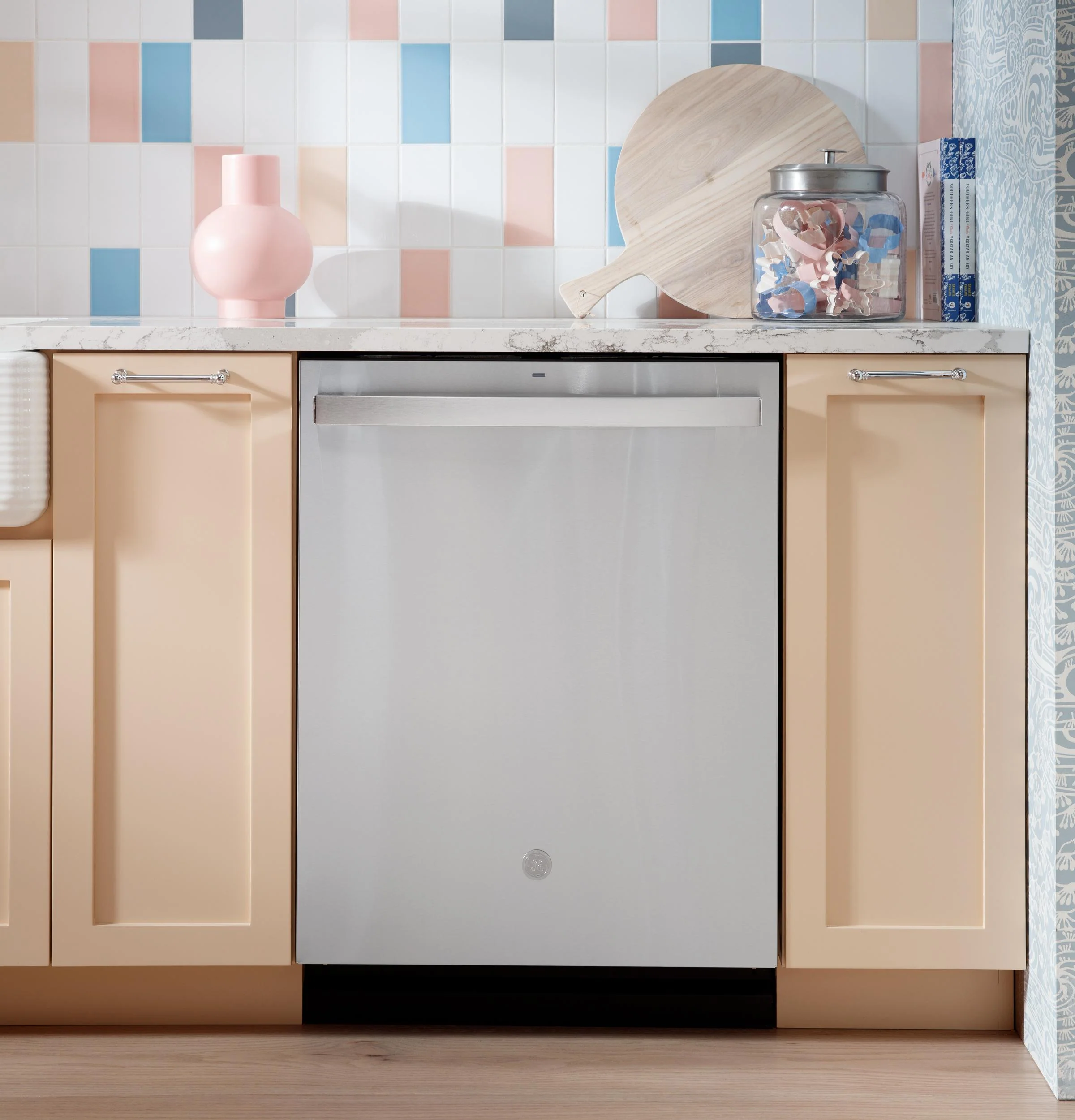 GDT670SFVDS GE® ENERGY STAR® Top Control with Stainless Steel Interior Dishwasher with Sanitize Cycle - Image 5