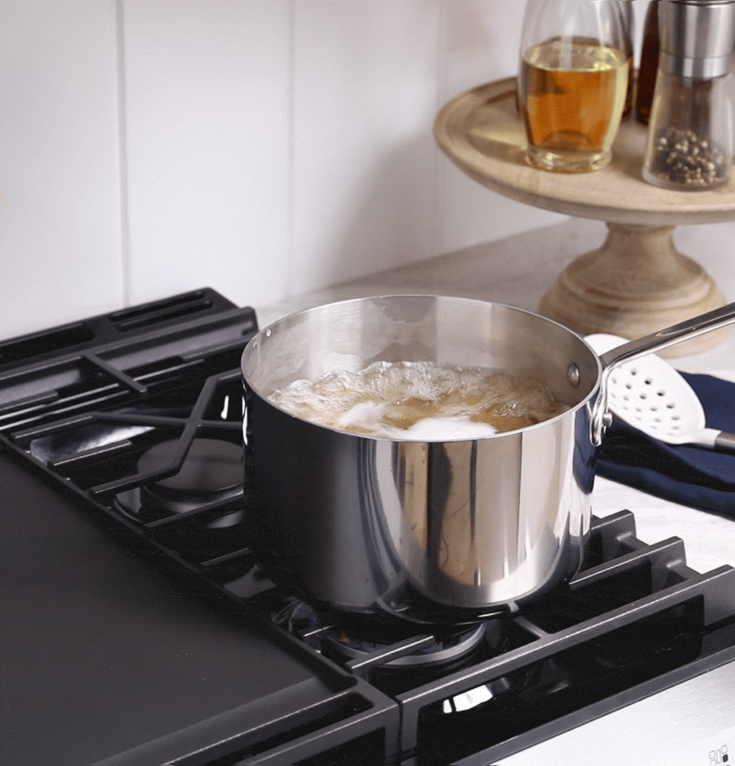 GGS600AVDS GE® 30" Slide-In Front-Control Convection Gas Range with No Preheat Air Fry and EasyWash™ Oven Tray - Image 27