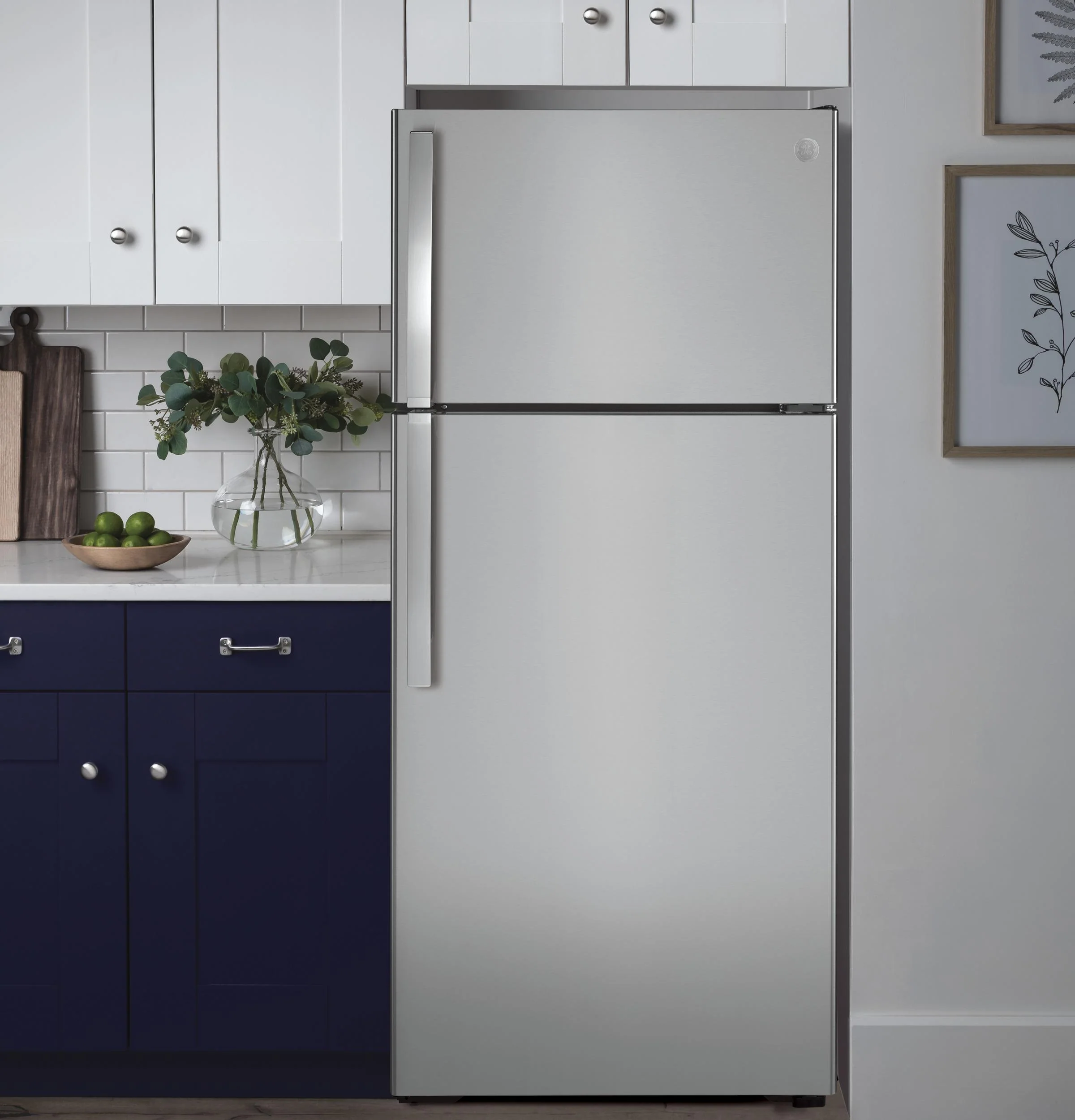 GIE17GSNRSS GE® ENERGY STAR® 16.6 Cu. Ft. Top-Freezer Refrigerator - Image 8