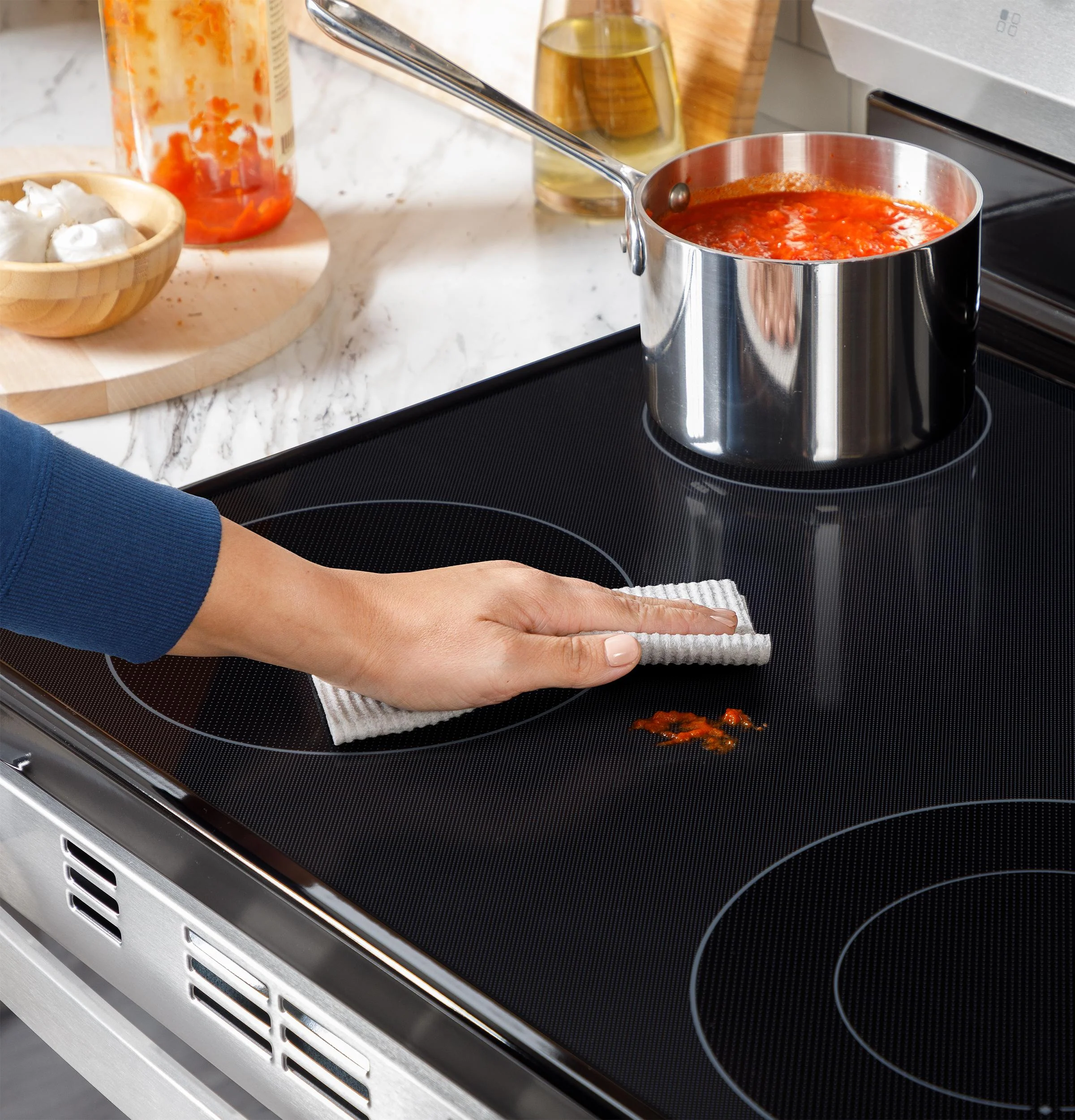 GRF400SVBB GE® ENERGY STAR® 30" Free-Standing Electric Range - Image 9