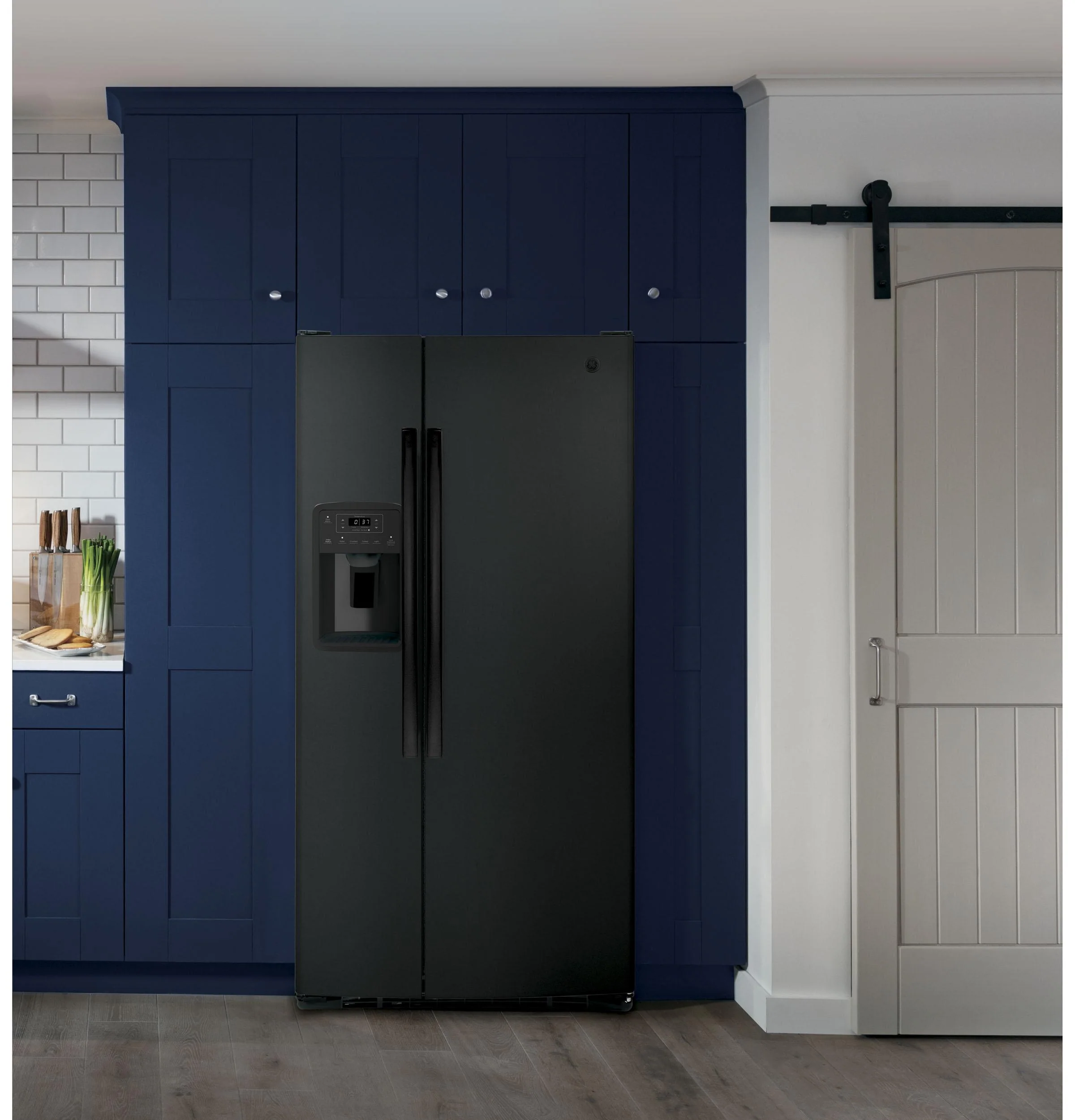 GSS23GGPBB GE® 23.0 Cu. Ft. Side-By-Side Refrigerator - Image 7