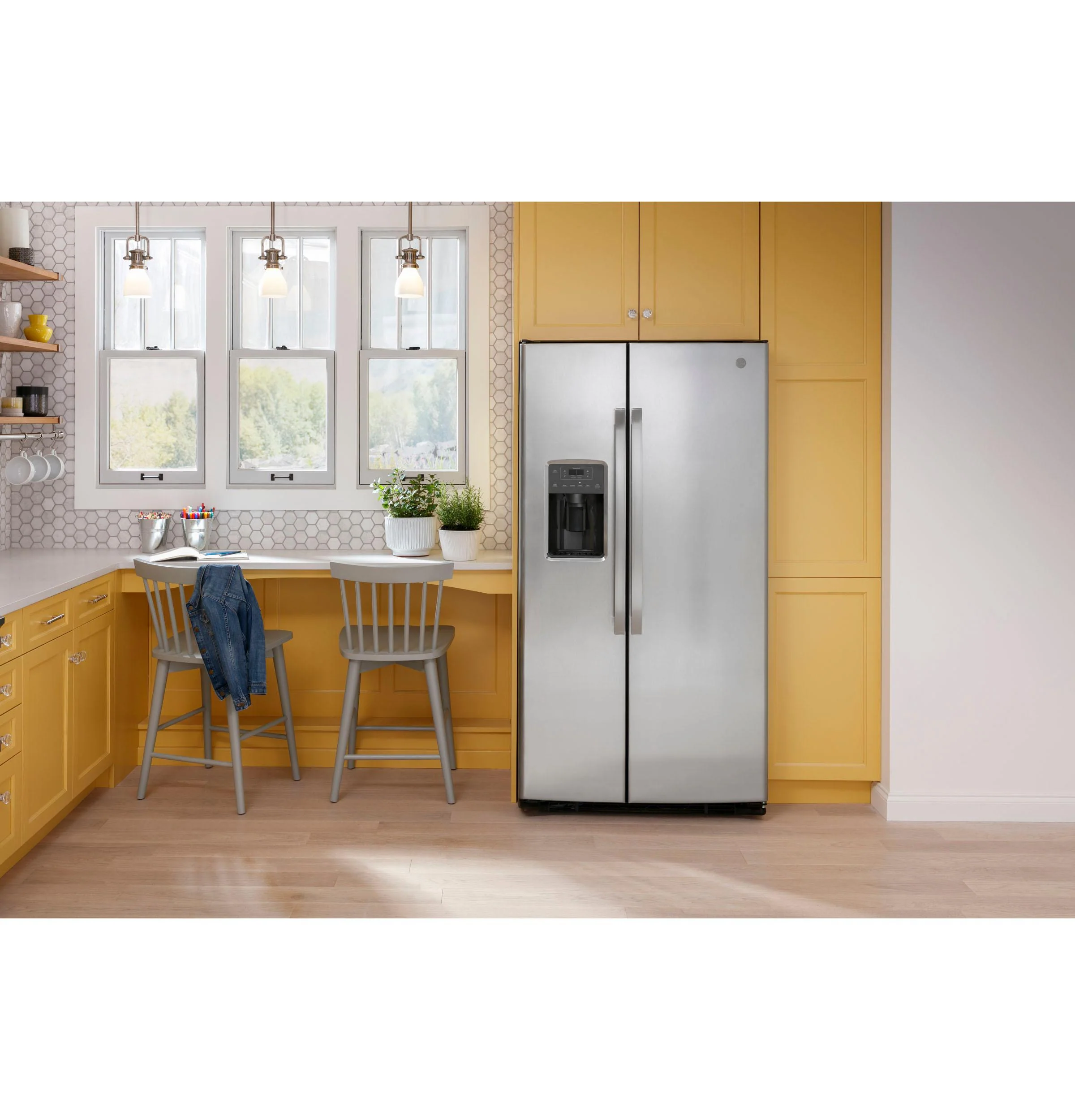 GSS25GYPFS GE 25.3 Cu. Ft. Side-By-Side Refrigerator - Image 15