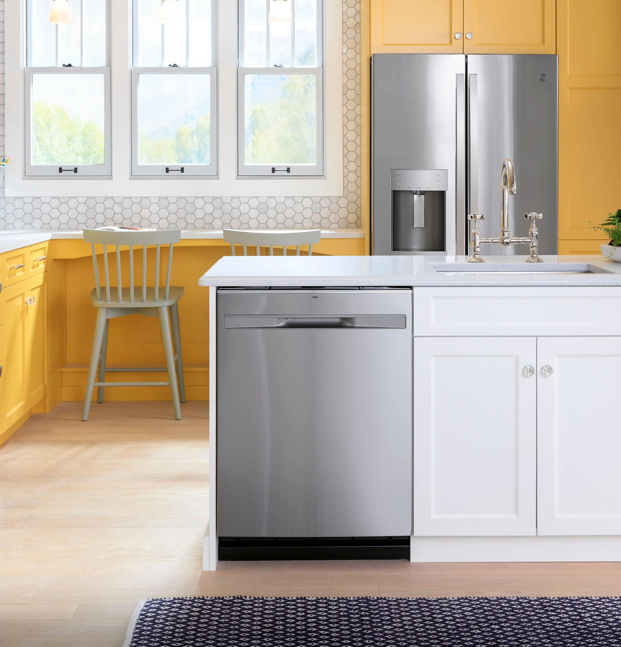 GYE22GYNFS GE ENERGY STAR 22.1 Cu. Ft. Counter-Depth Fingerprint Resistant French-Door Refrigerator - Image 14