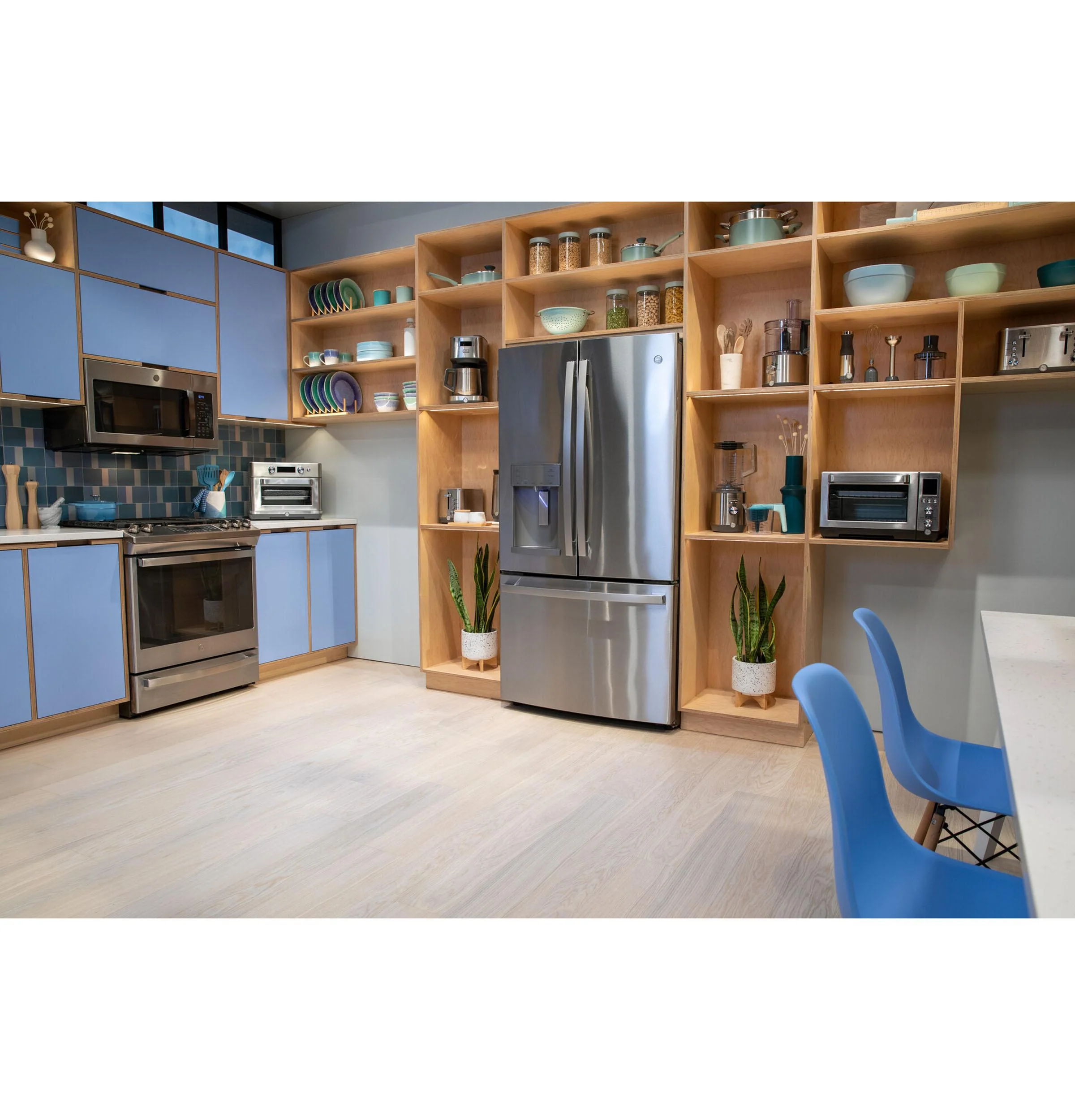 GYE22GYNFS GE ENERGY STAR 22.1 Cu. Ft. Counter-Depth Fingerprint Resistant French-Door Refrigerator - Image 18