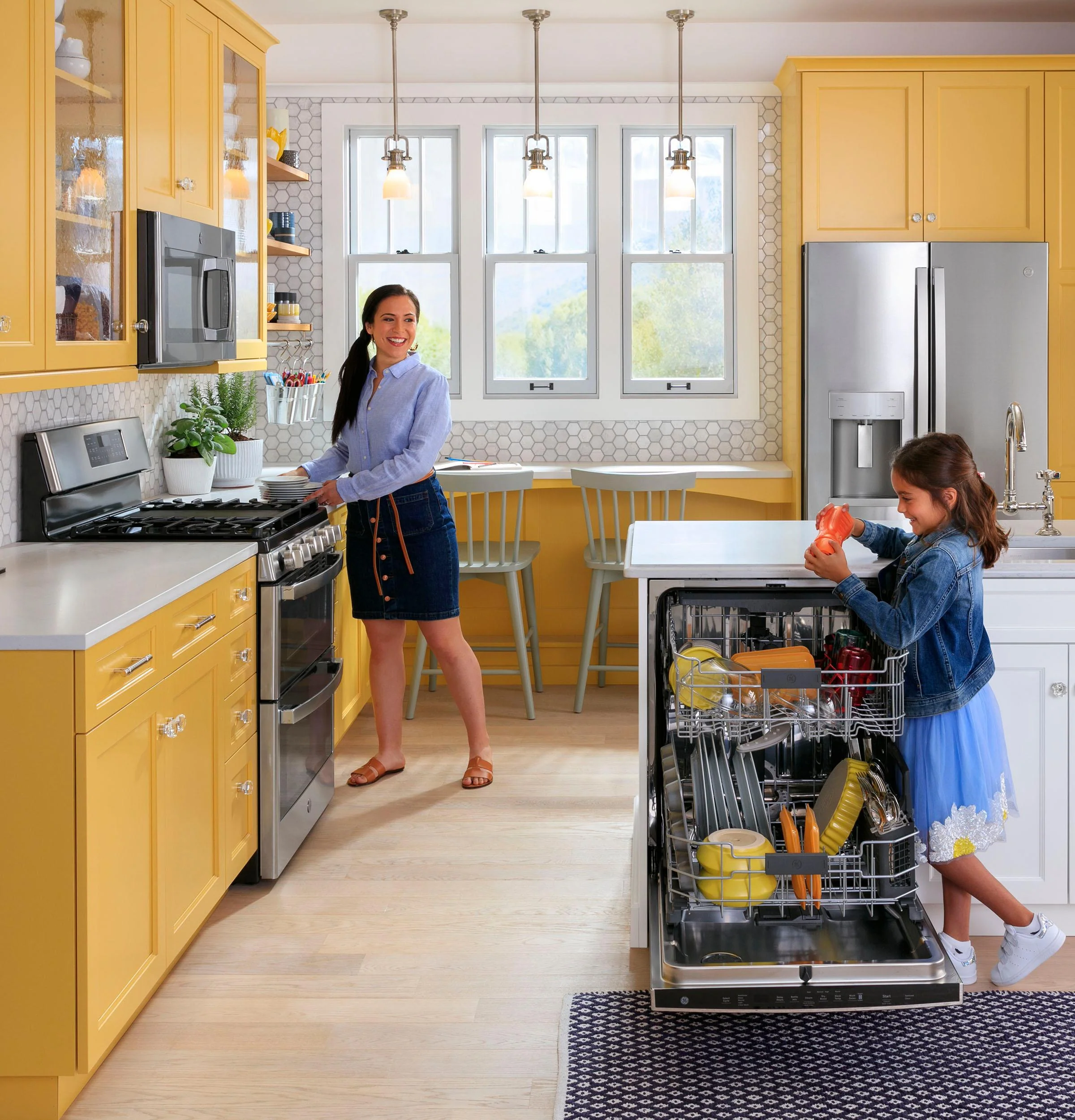 GYE22GYNFS GE ENERGY STAR 22.1 Cu. Ft. Counter-Depth Fingerprint Resistant French-Door Refrigerator - Image 28