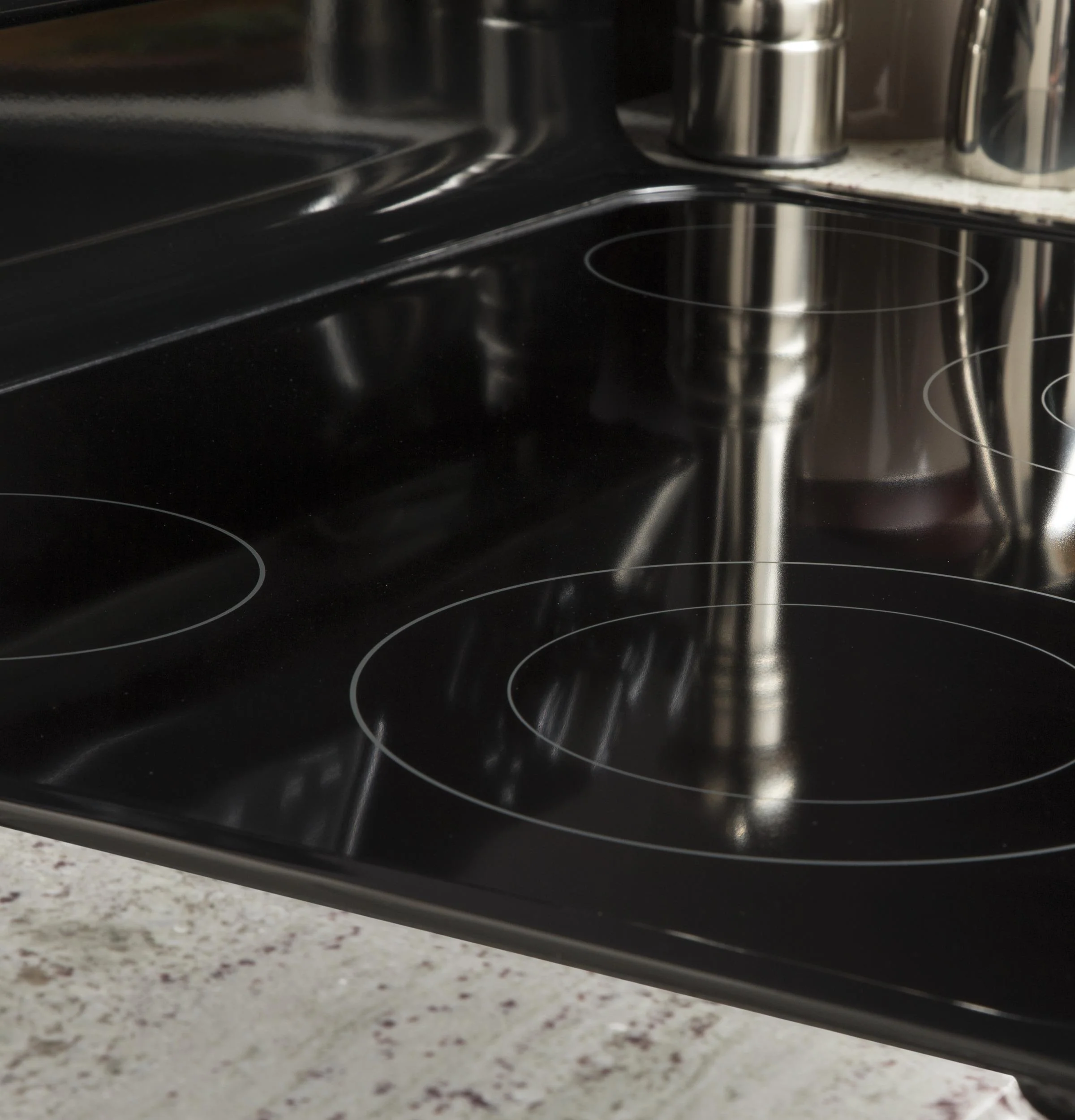 GE® 30" Free-Standing Electric Range - Image 17