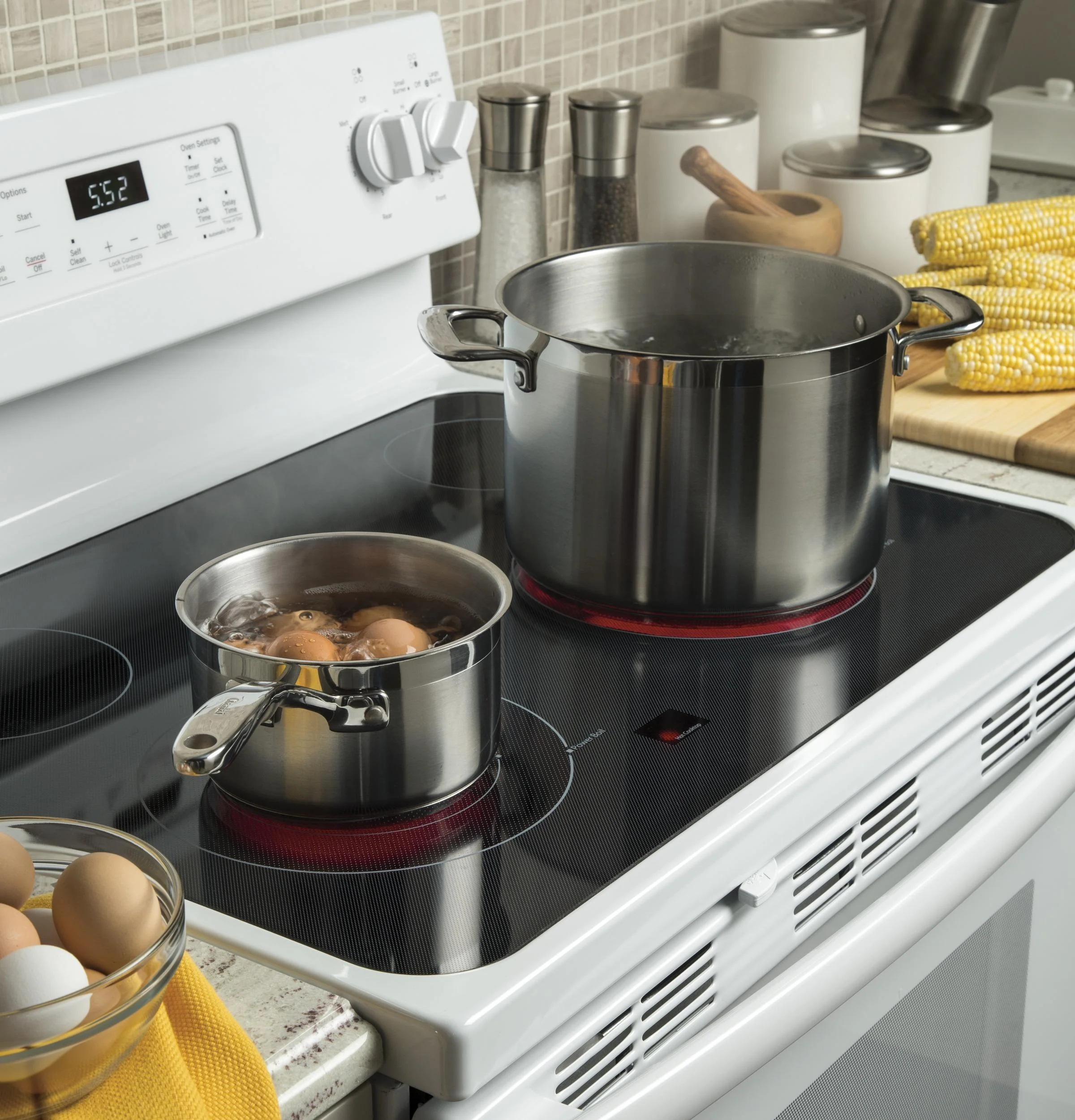 GE® 30" Free-Standing Electric Range - Image 9
