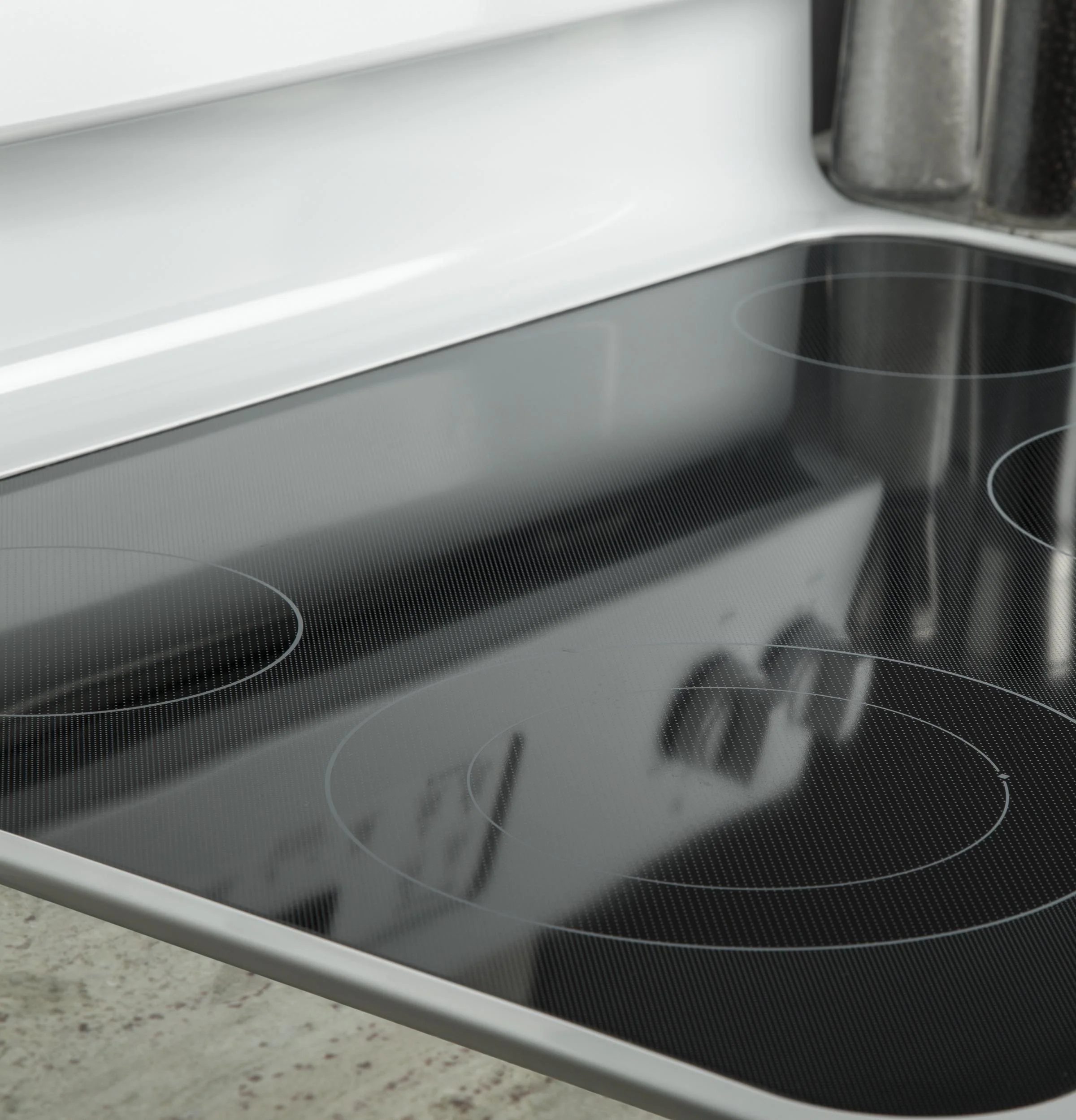 GE® 30" Free-Standing Electric Convection Range - Image 10