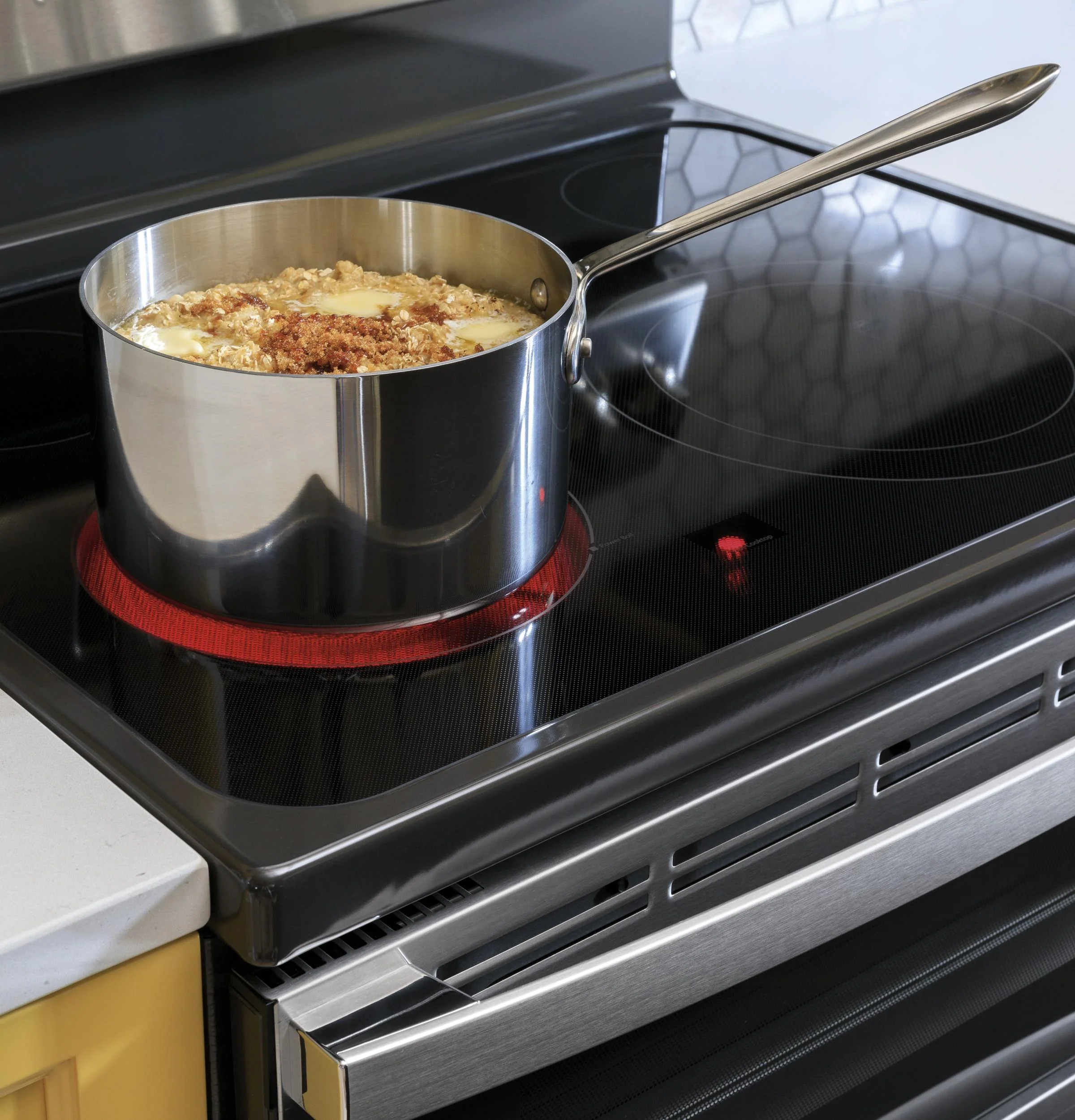 GE® 30" Free-Standing Electric Convection Range - Image 14