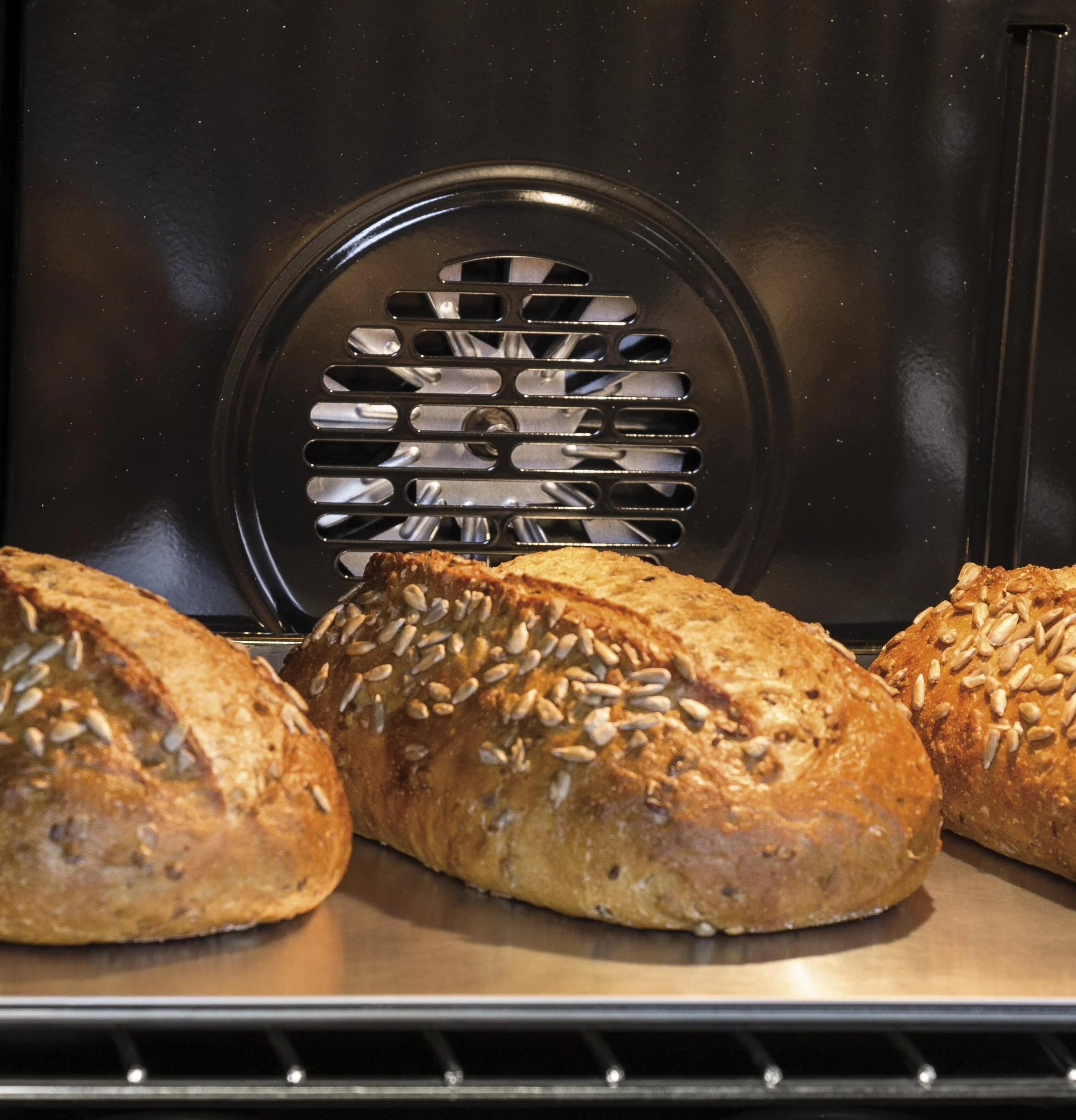 GE® 30" Free-Standing Electric Convection Range - Image 29