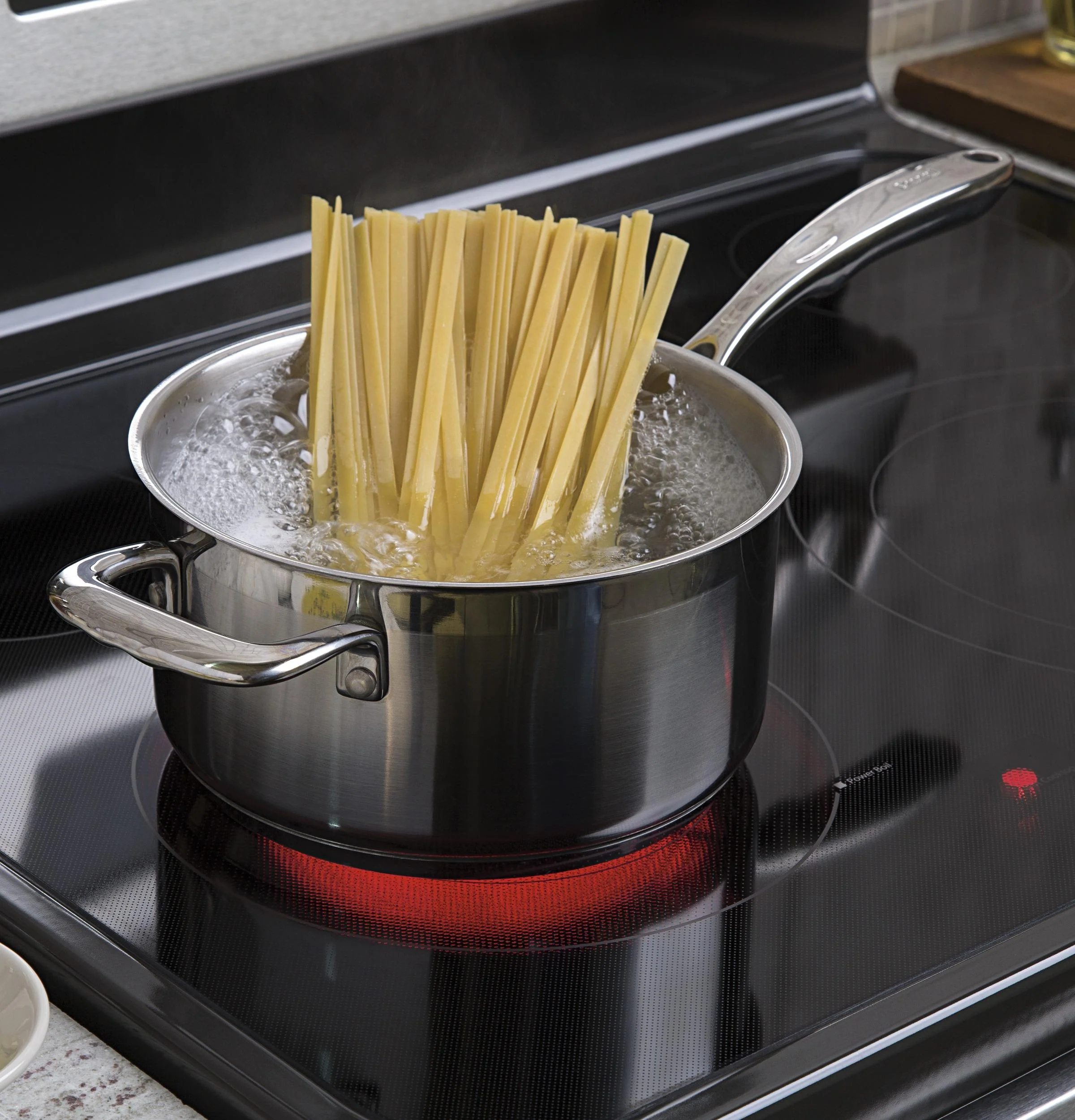 GE® 30" Free-Standing Electric Convection Range - Image 31