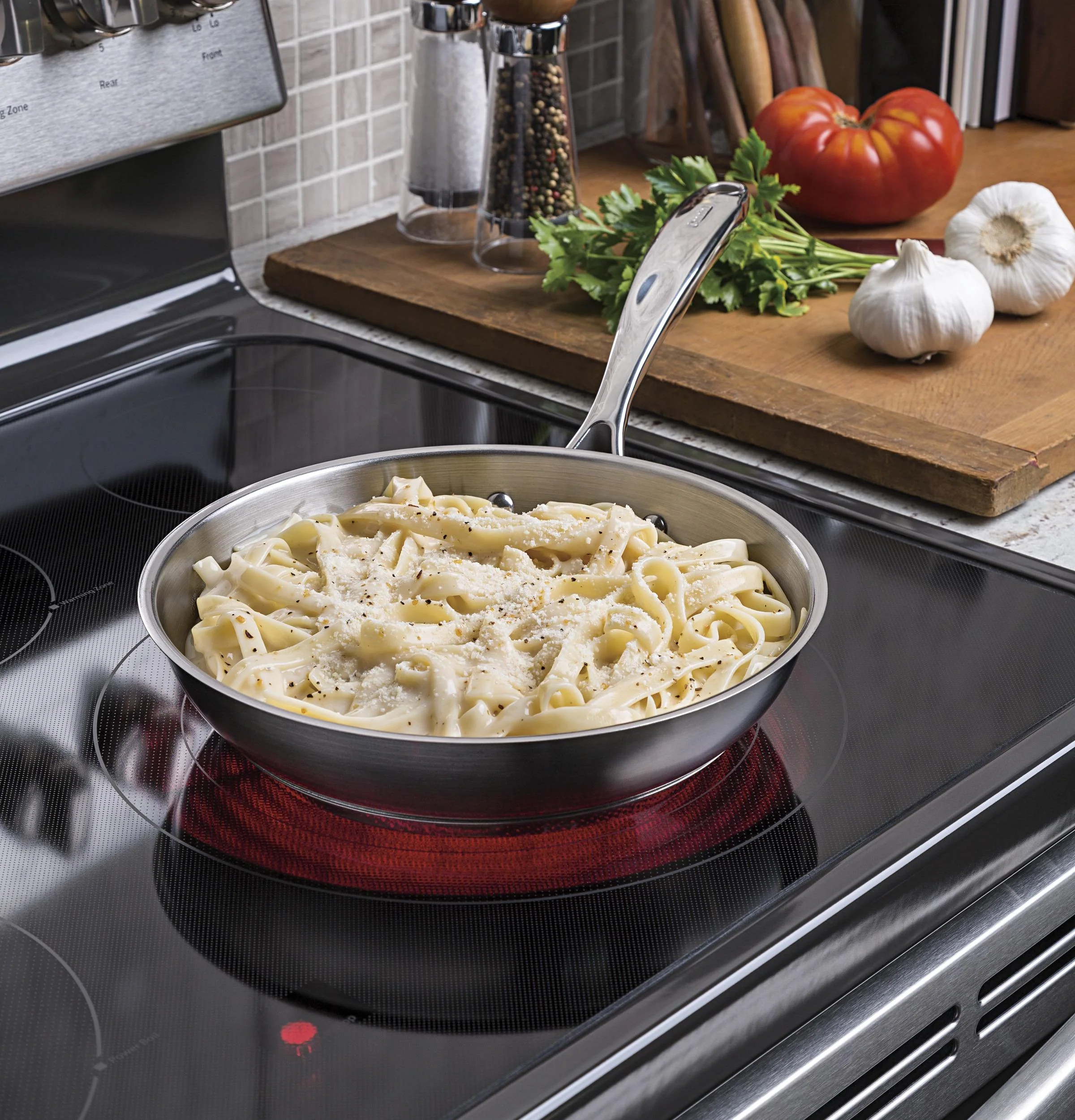 GE® 30" Free-Standing Electric Convection Range - Image 5