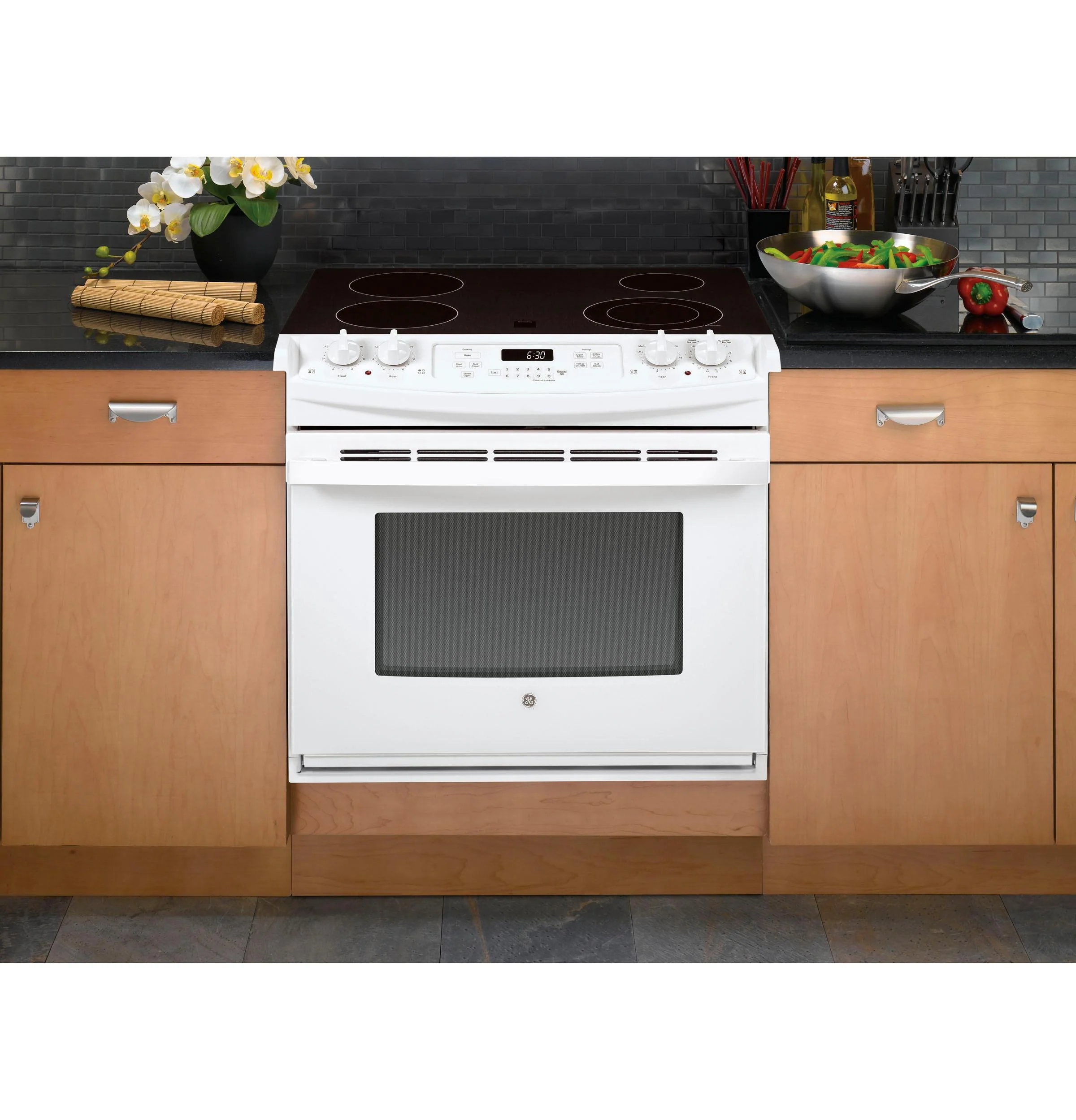 JD630DTWW GE® 30" Drop-In Electric Range - Image 4