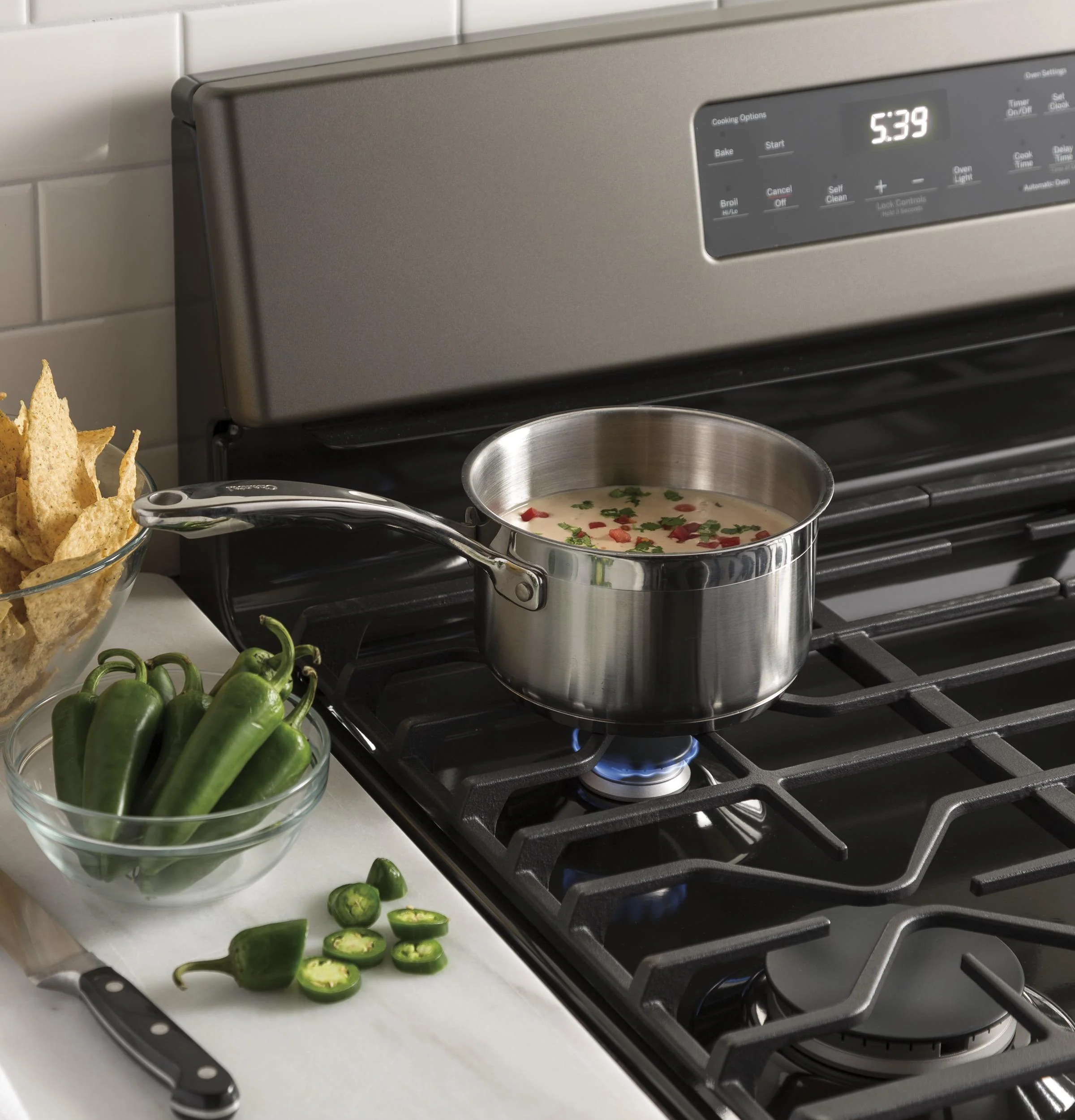 GE® 30" Free-Standing Gas Range - Image 8