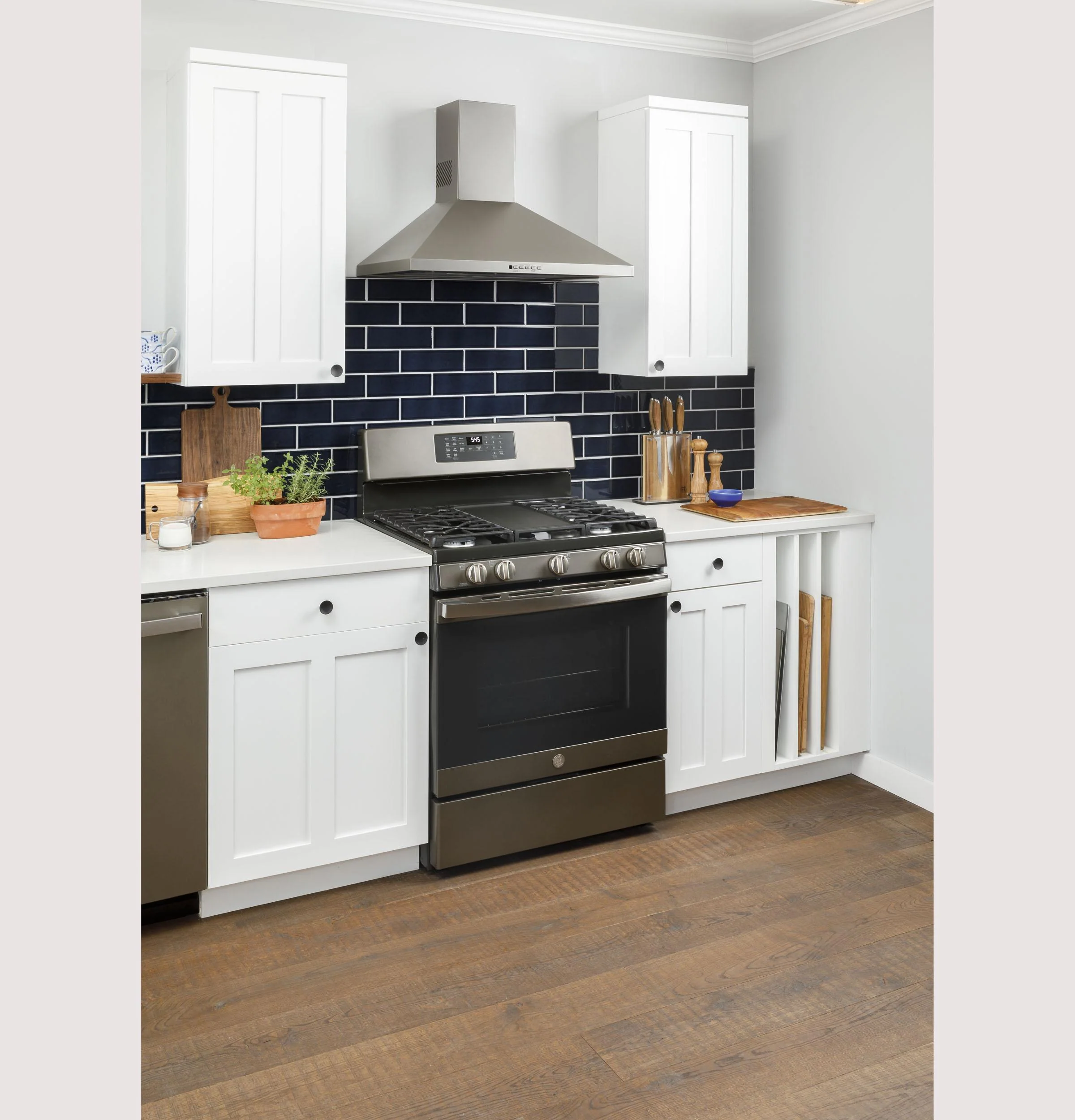 JGB735SPSS GE® 30" Free-Standing Gas Convection Range with No Preheat Air Fry - Image 25