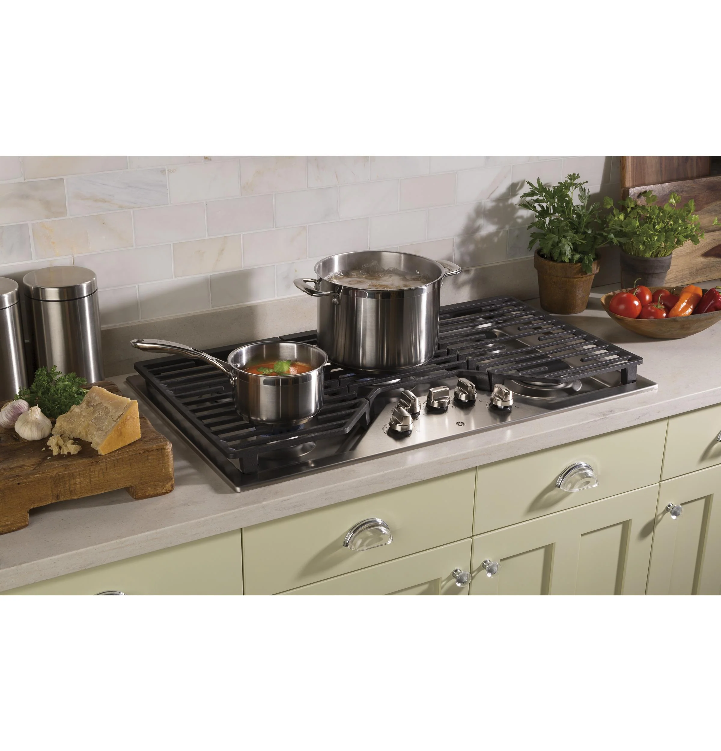 JGP5036SLSS GE® 36" Built-In Gas Cooktop with 5 Burners and Dishwasher Safe Grates - Image 5