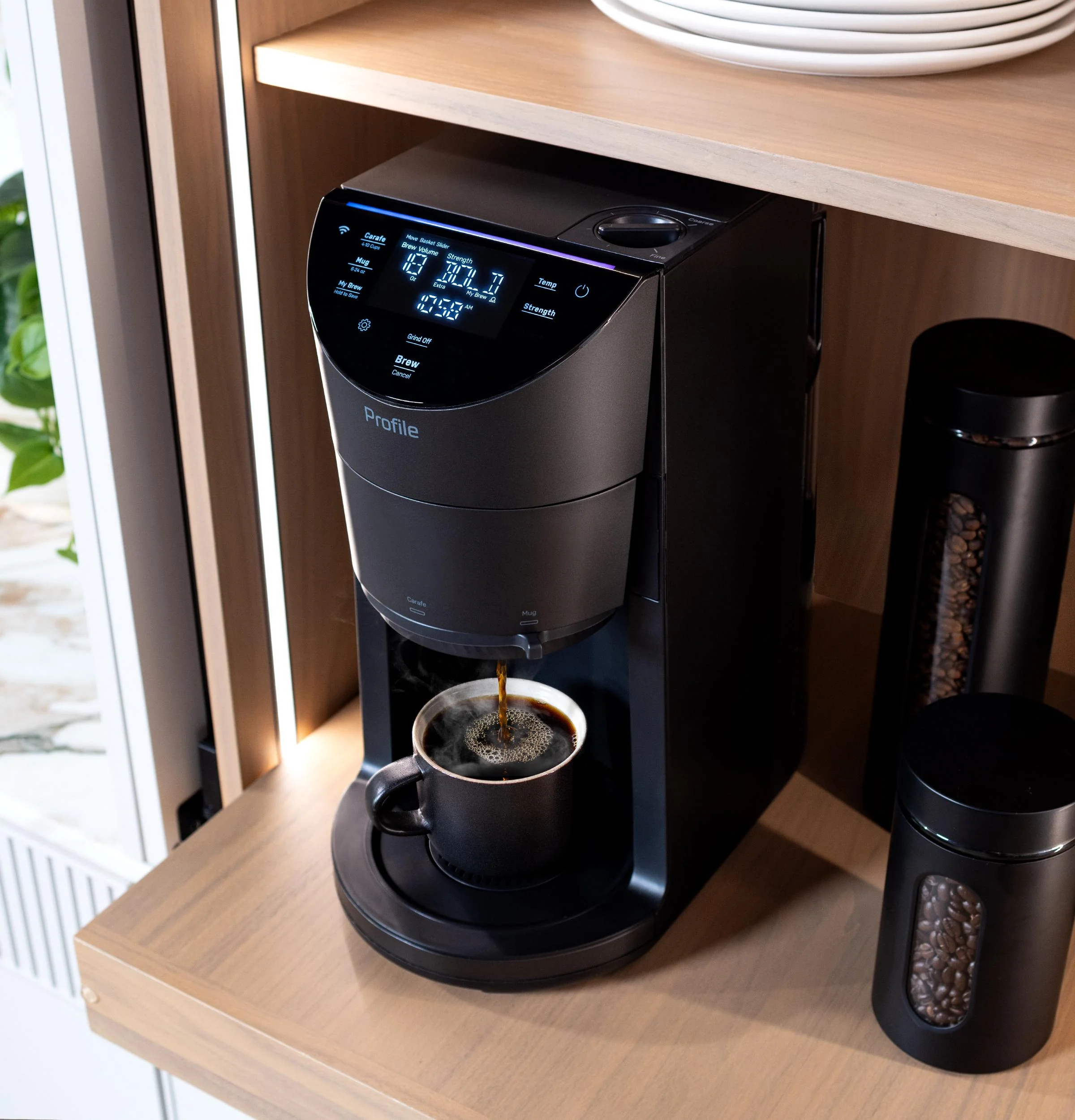 P7CGAAS6TBB GE Profile™ Smart Grind and Brew Coffee Maker with Podless Single Serve - Image 8