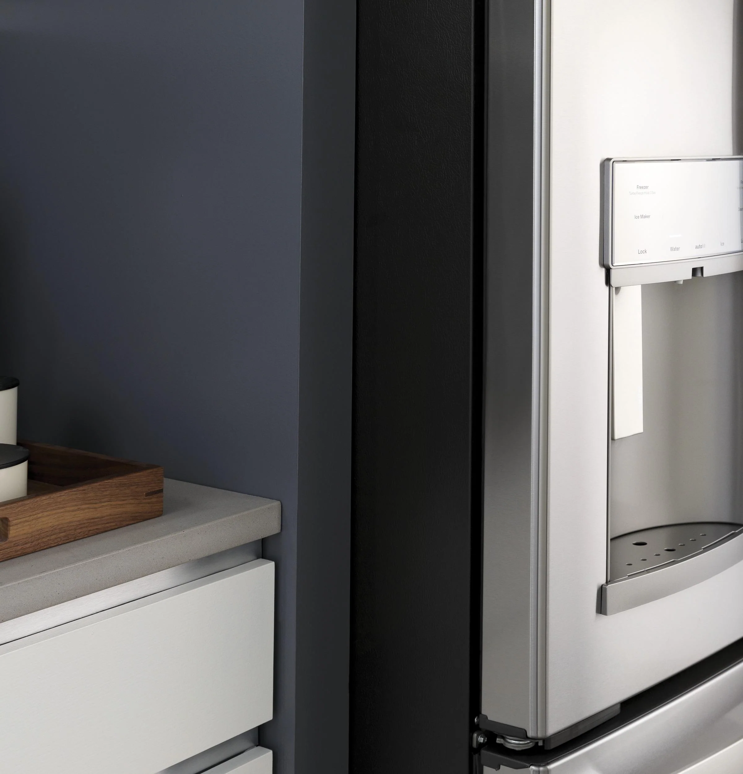 PFE28KYNFS GE Profile™ ENERGY STAR® 27.7 Cu. Ft. Fingerprint Resistant French-Door Refrigerator with Hands-Free AutoFill - Image 39