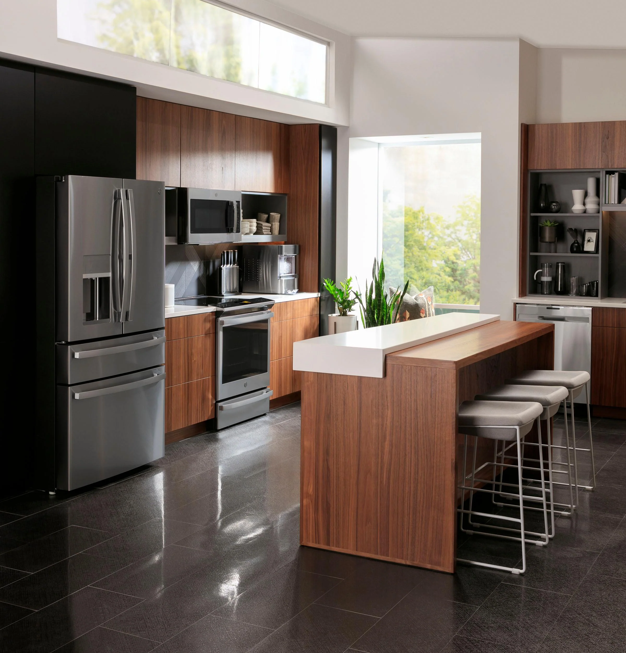 PVD28BYNFS GE Profile™ ENERGY STAR® 27.9 Cu. Ft. Smart Fingerprint Resistant 4-Door French-Door Refrigerator with Door In Door - Image 31